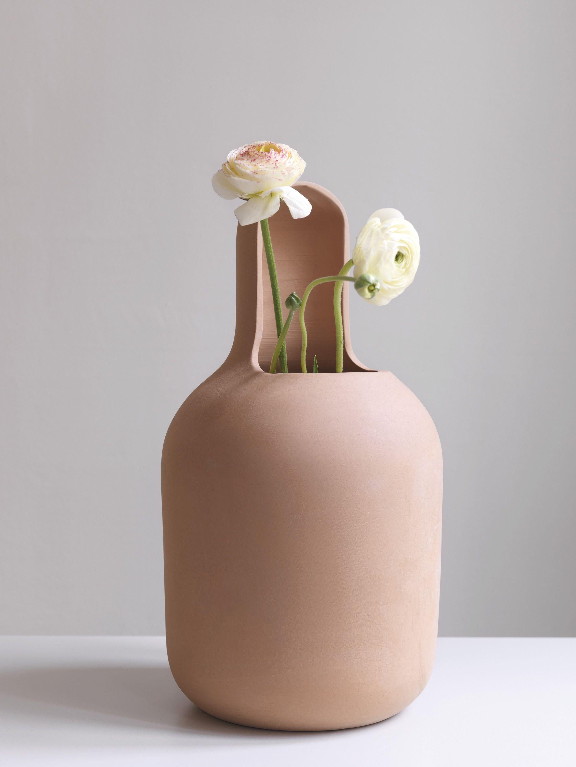 Moderne Vase Gardenias n°2 étanche en terre cuite fait à la main par Jaime Hyon, Espagne en vente