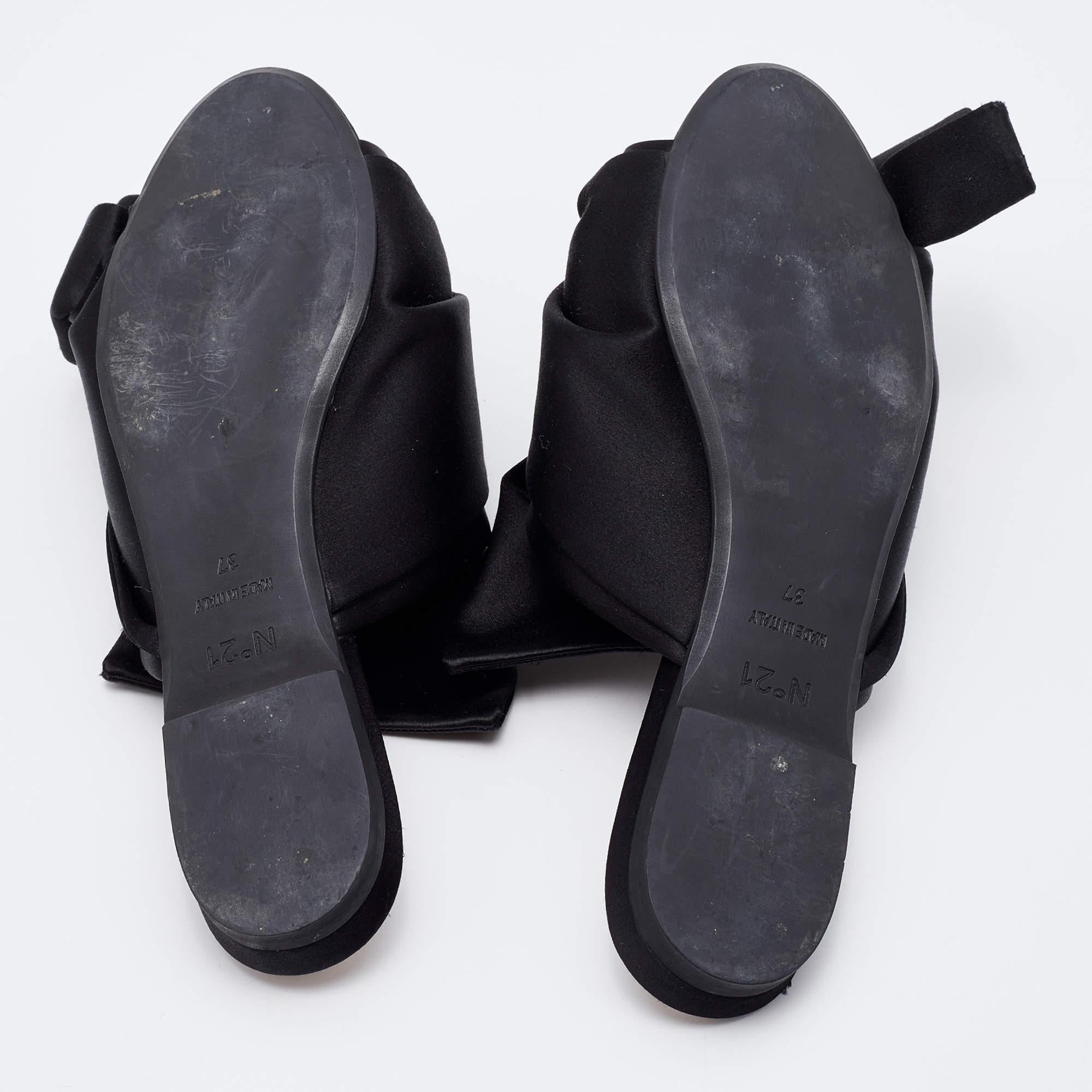 Nº21 Black Satin Knot Embellished Flat Sandals Size 37 For Sale 2