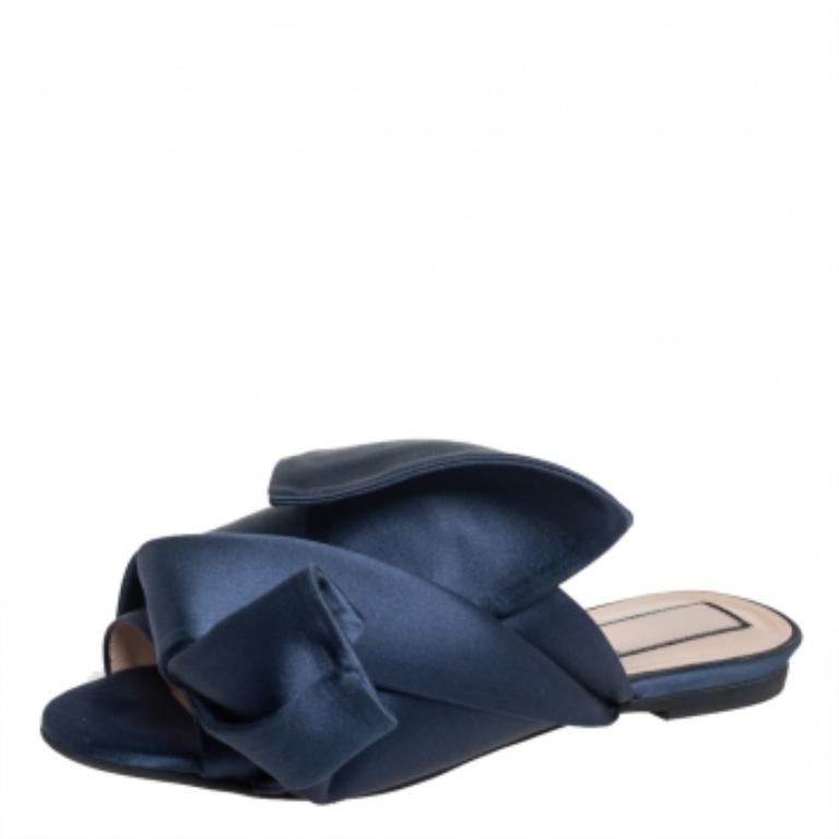 Nº21 Blau Satin Knoten flache Pantoletten Größe 36 im Zustand „Gut“ im Angebot in Dubai, Al Qouz 2