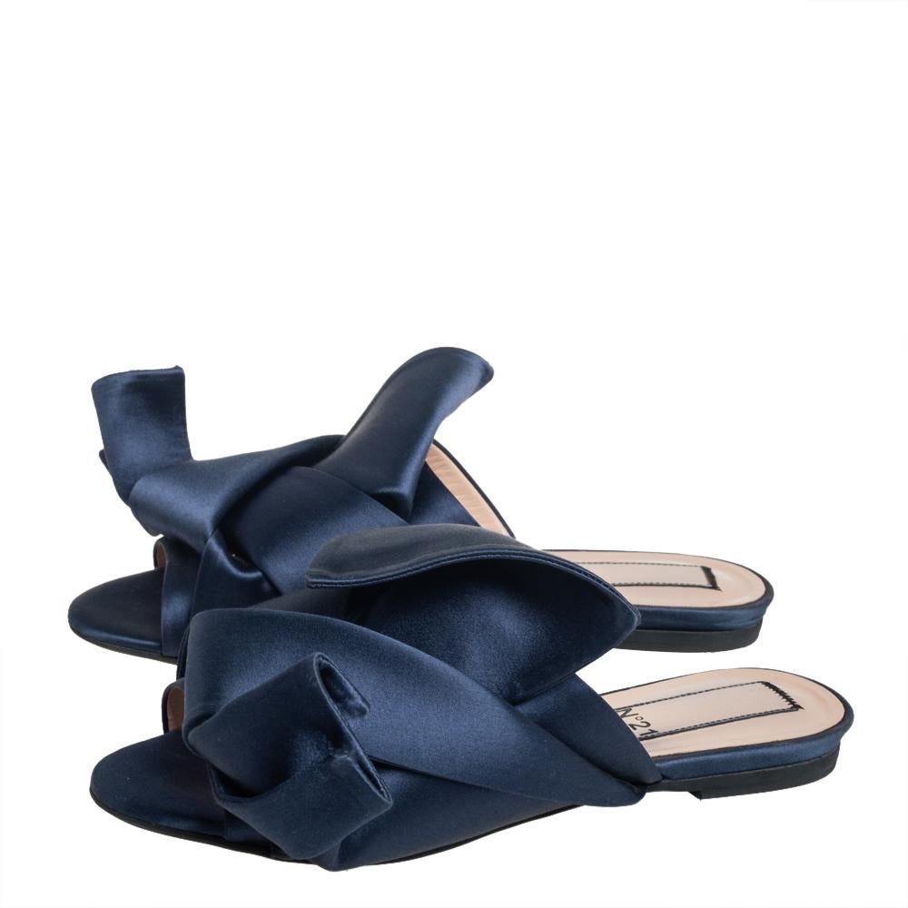 Nº21 Blue Satin Knot Flat Mules Size 36 In Good Condition For Sale In Dubai, Al Qouz 2