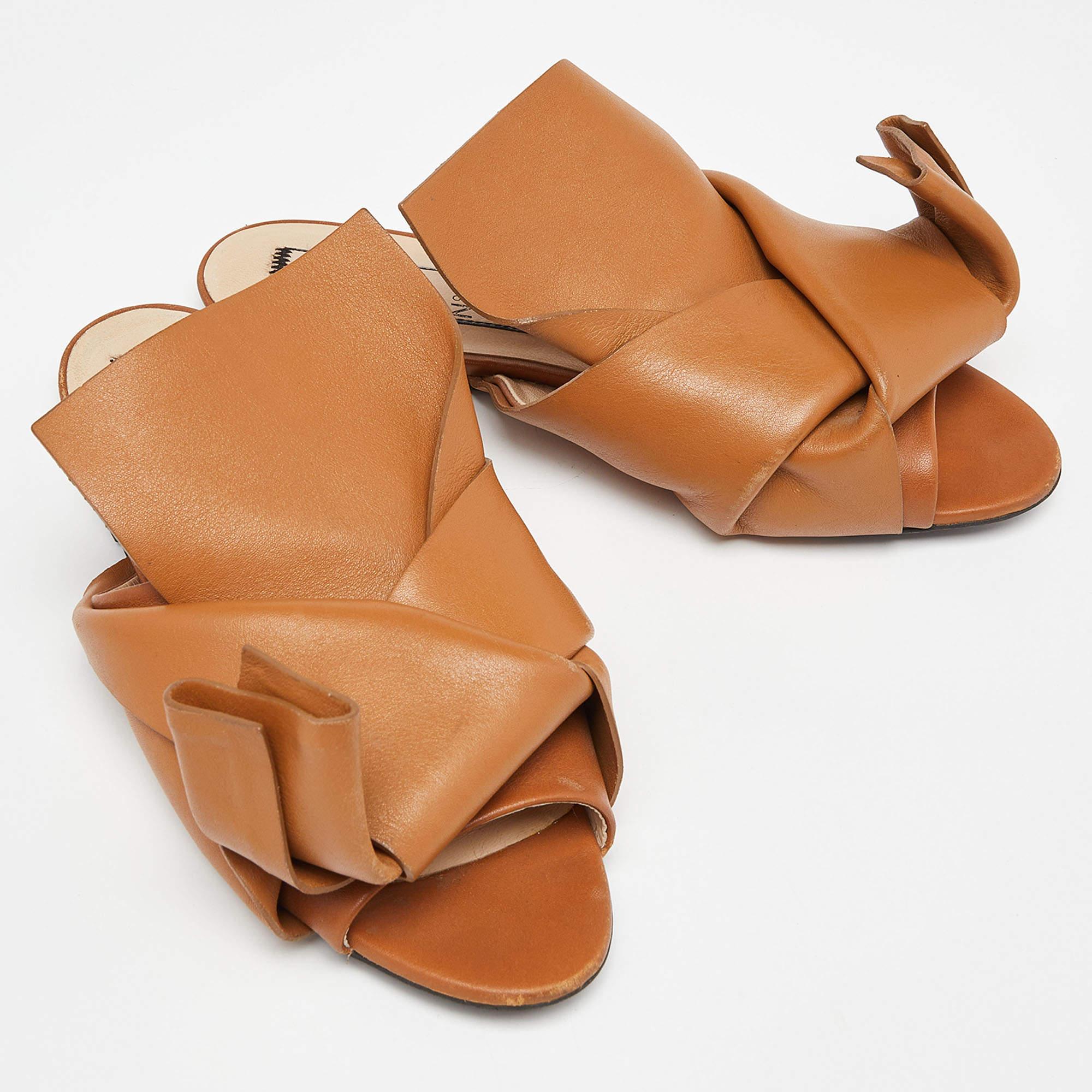 Nº21 Tan Knot Flat Slide Mules Size 36 État moyen - En vente à Dubai, Al Qouz 2