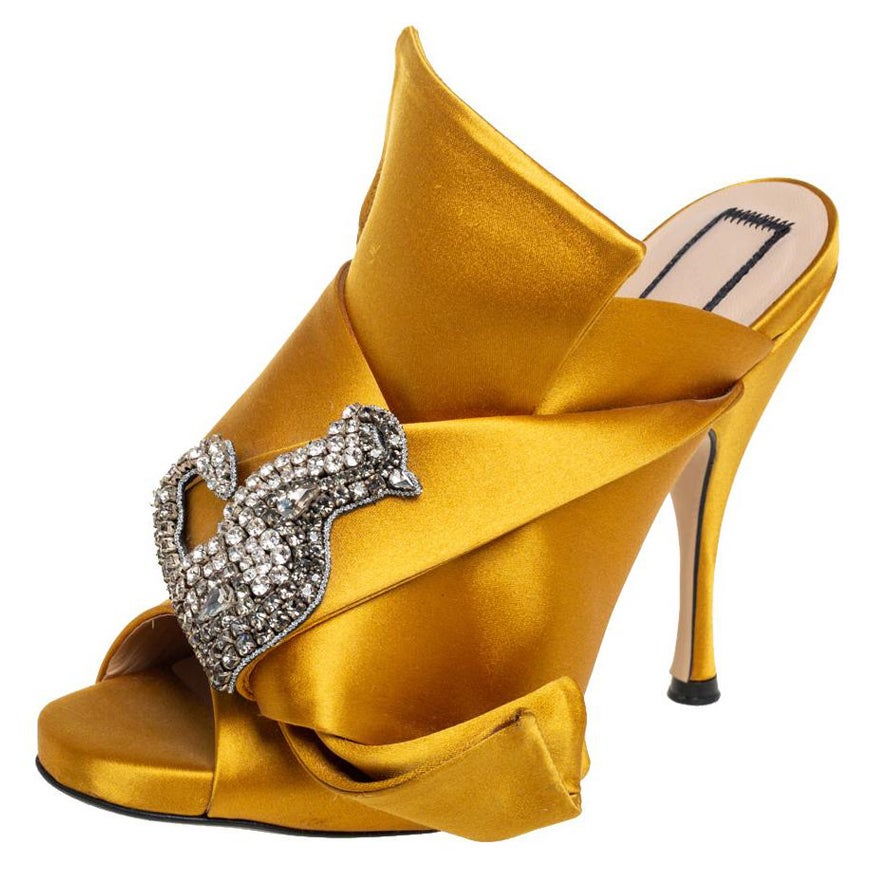 Mules à nœuds en satin jaune ornées de cristaux N21, taille 36,5