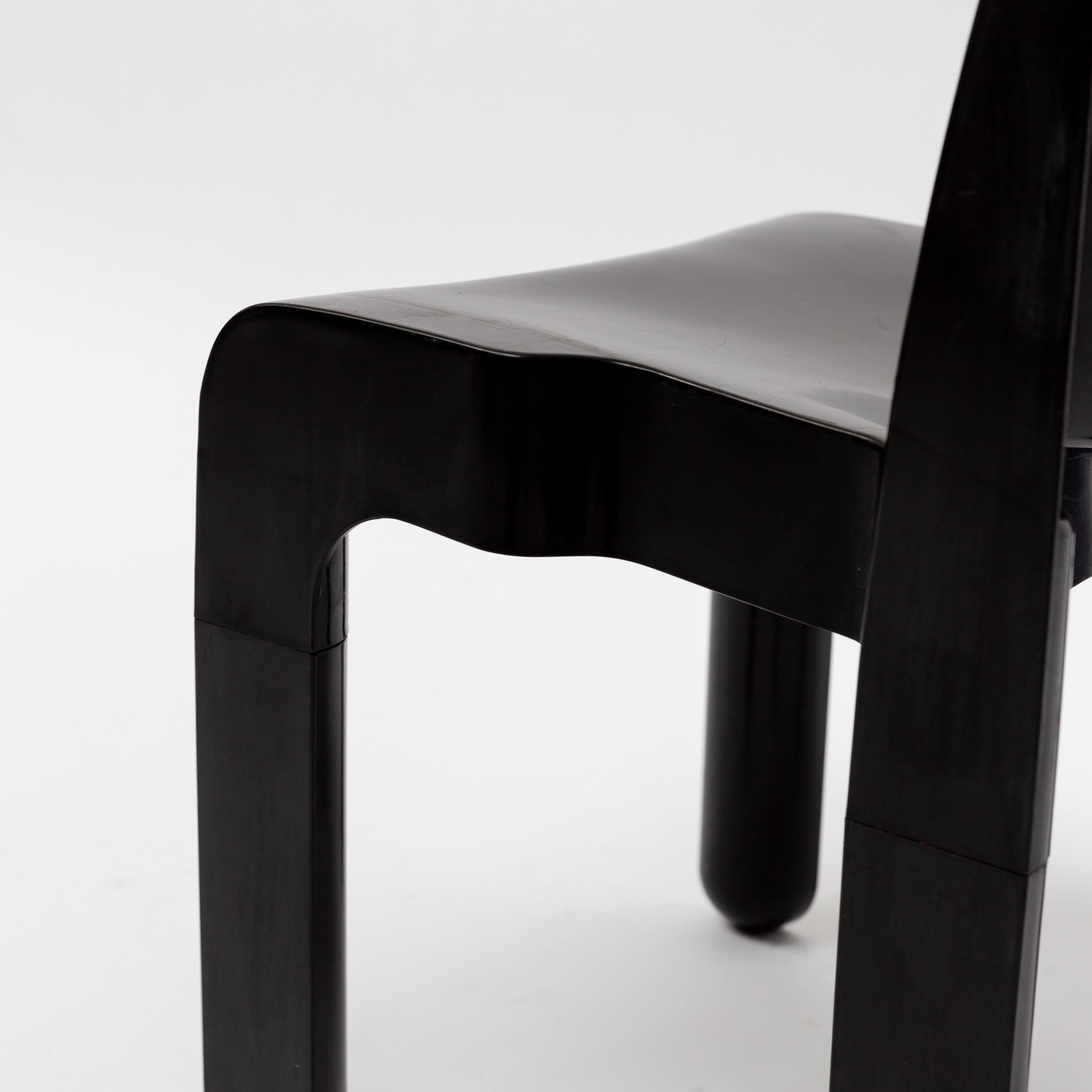 Mid-20th Century No.4867 Universale Black Plastic Chairs By Joe Colombo For Kartell, 1967
