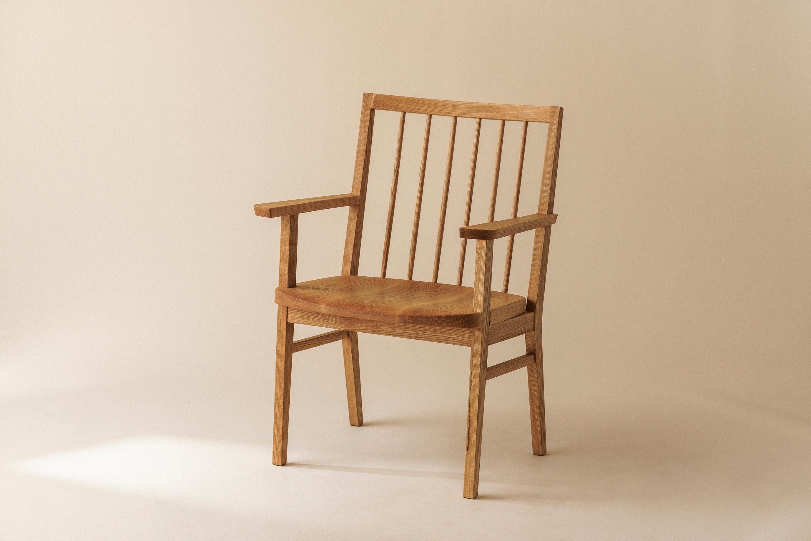 AVANT LE MOBILIER VINTAGE
N° 59 / CHAISE (accoudoir)
anniversaire / 2024.3.13
Taille/ L645 D590 H870 SH440
Bois/ CHÊNE ROUGE
Finition : Finition à l'huile


[A propos du produit]

・Toutes les pièces BVF sont uniques et numérotées.
Certaines pièces