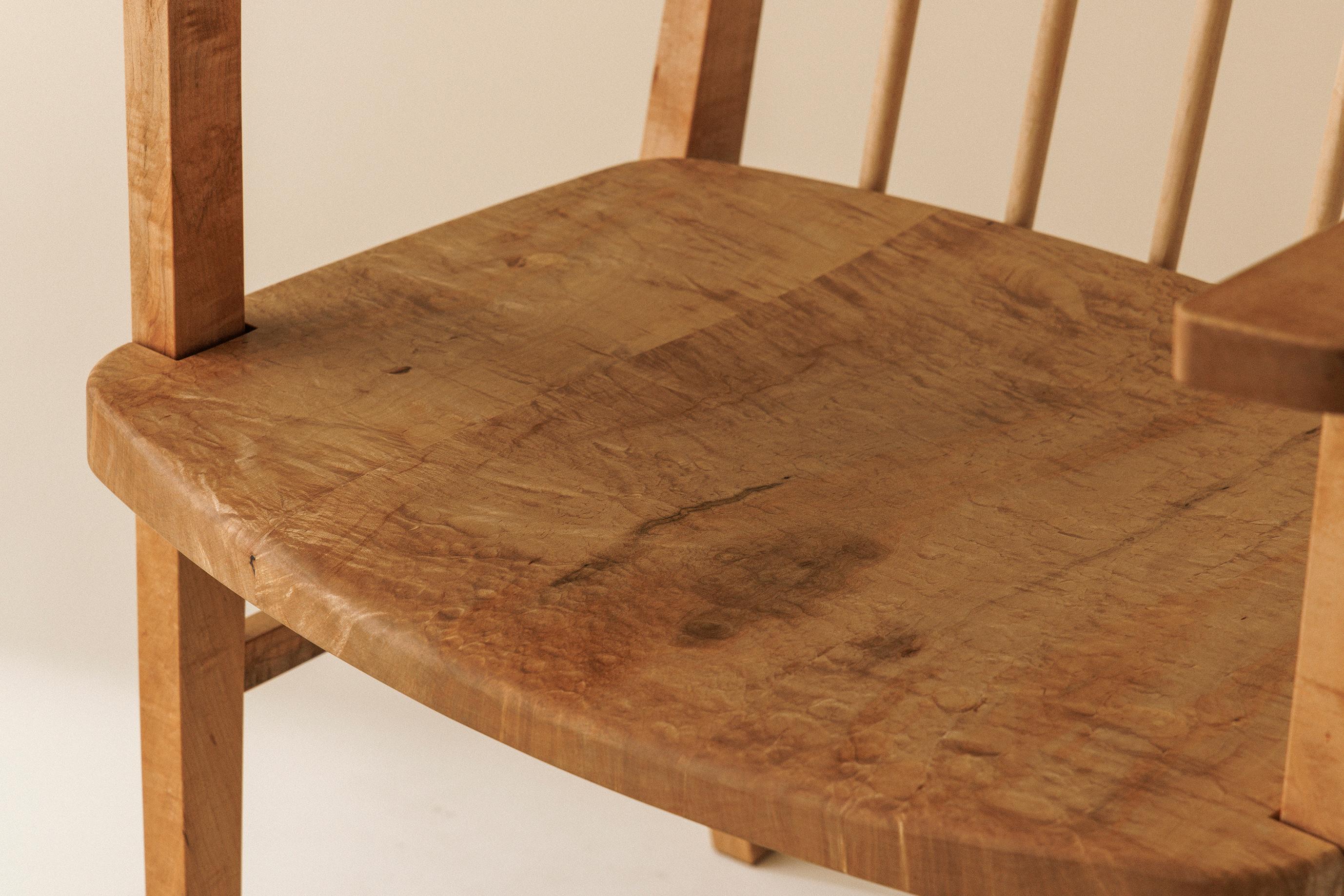 Nr.68 Stuhl (Armlehne) (Holz) im Angebot
