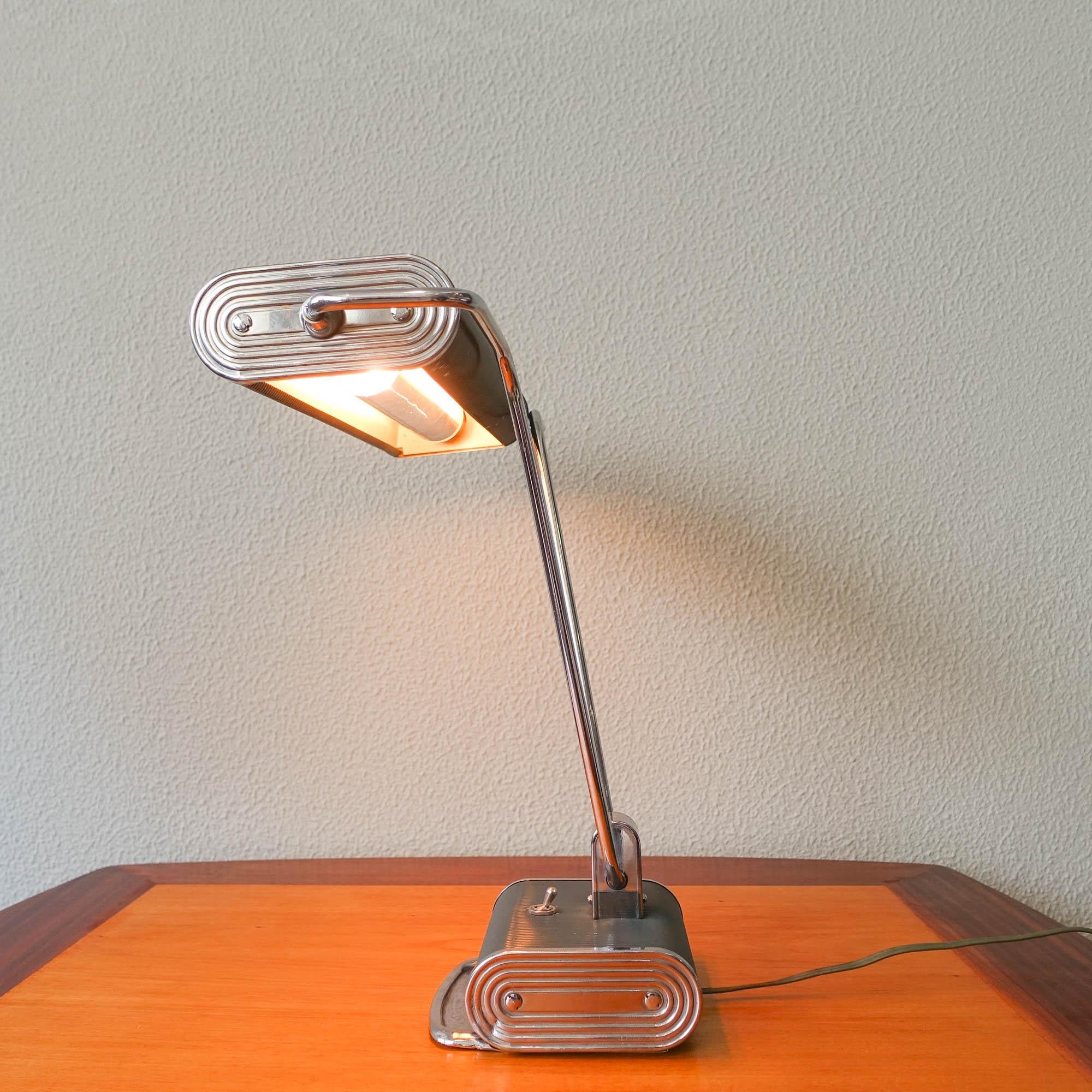 Lampe de bureau n°71 d'Eileen Gray pour Jumo, années 1930 en vente 13