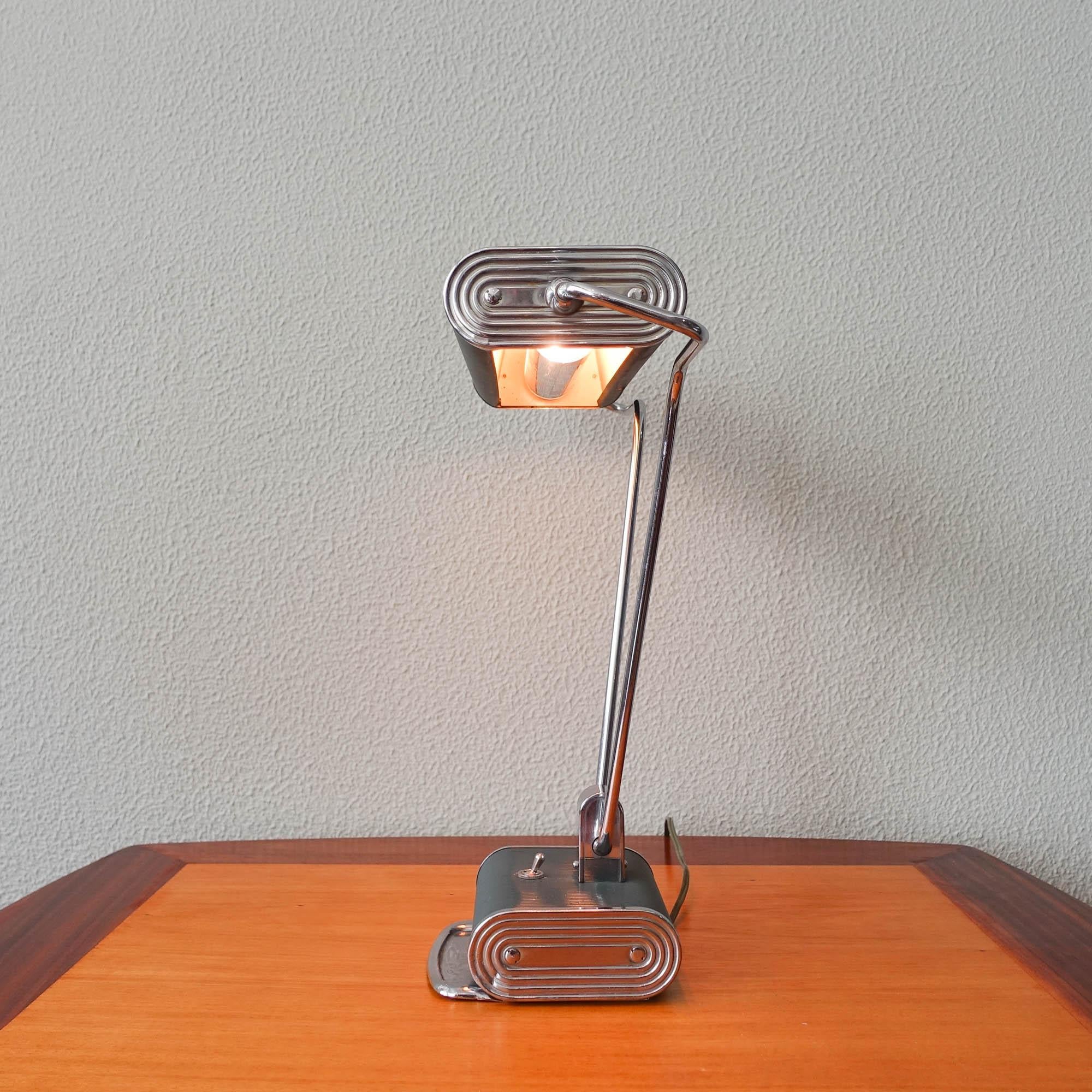 Français Lampe de bureau n°71 d'Eileen Gray pour Jumo, années 1930 en vente