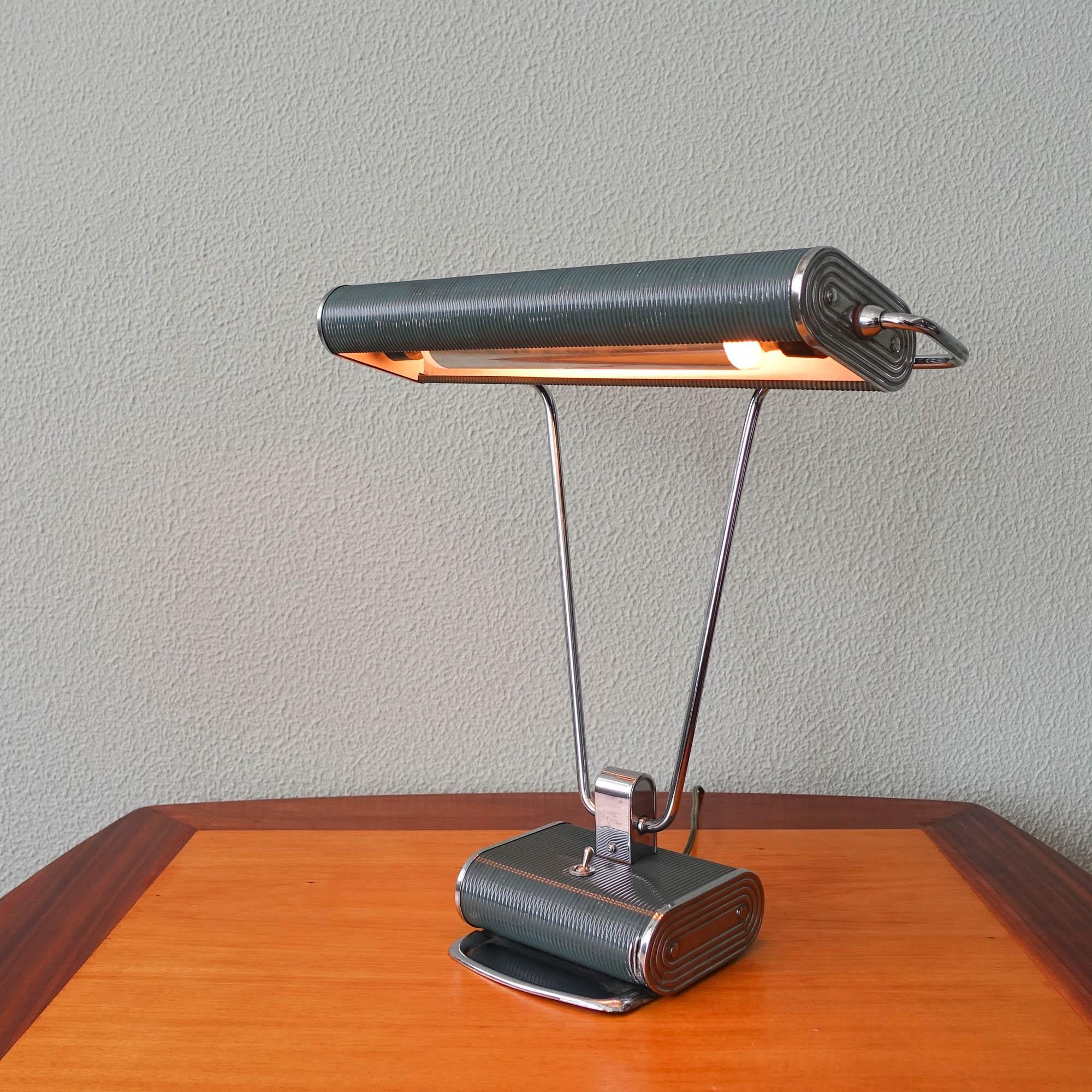 Milieu du XXe siècle Lampe de bureau n°71 d'Eileen Gray pour Jumo, années 1930 en vente