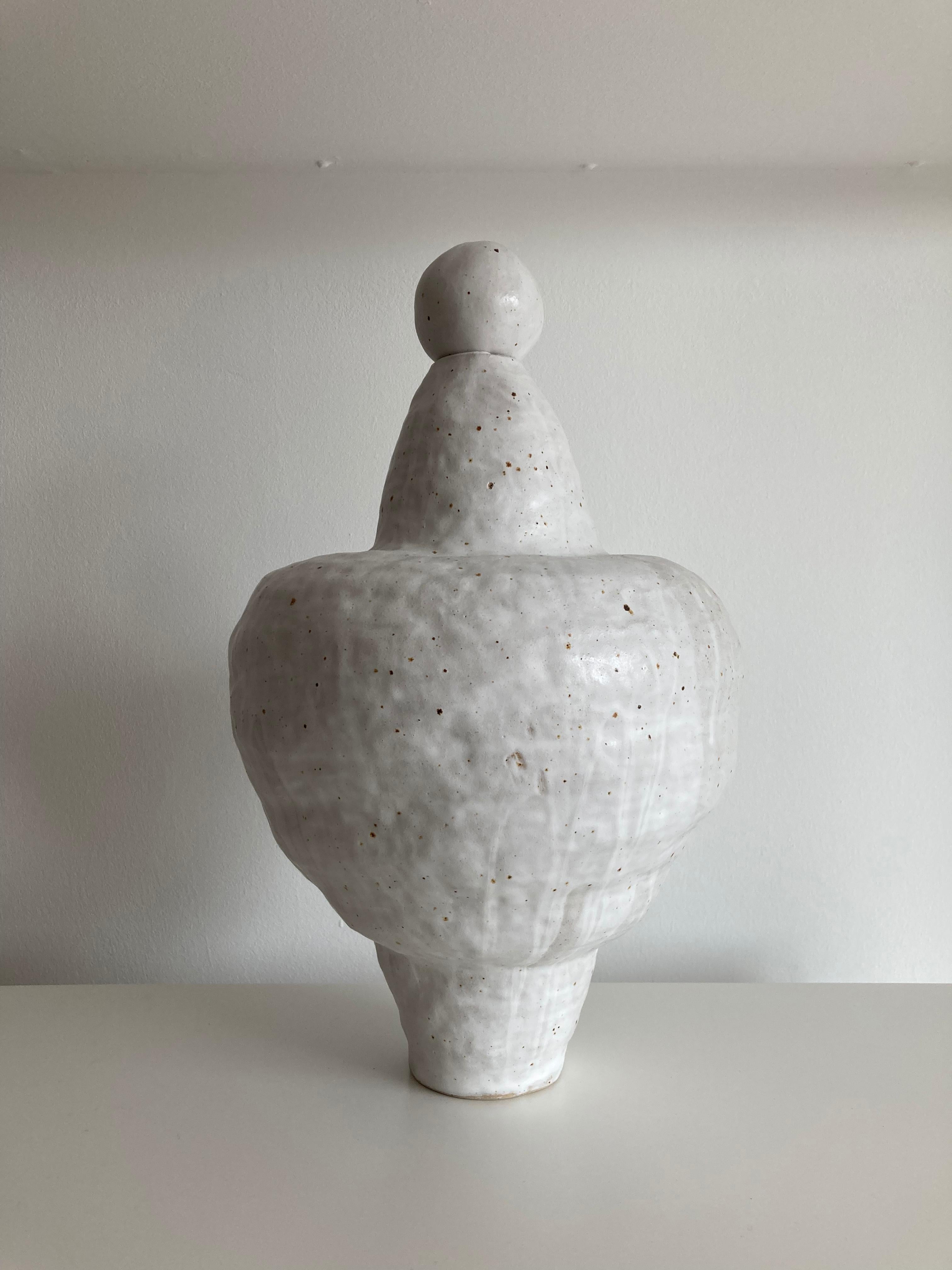 No.84 Stoneware Sculpture, Tonfisk by Ciona Lee In New Condition For Sale In Geneve, CH