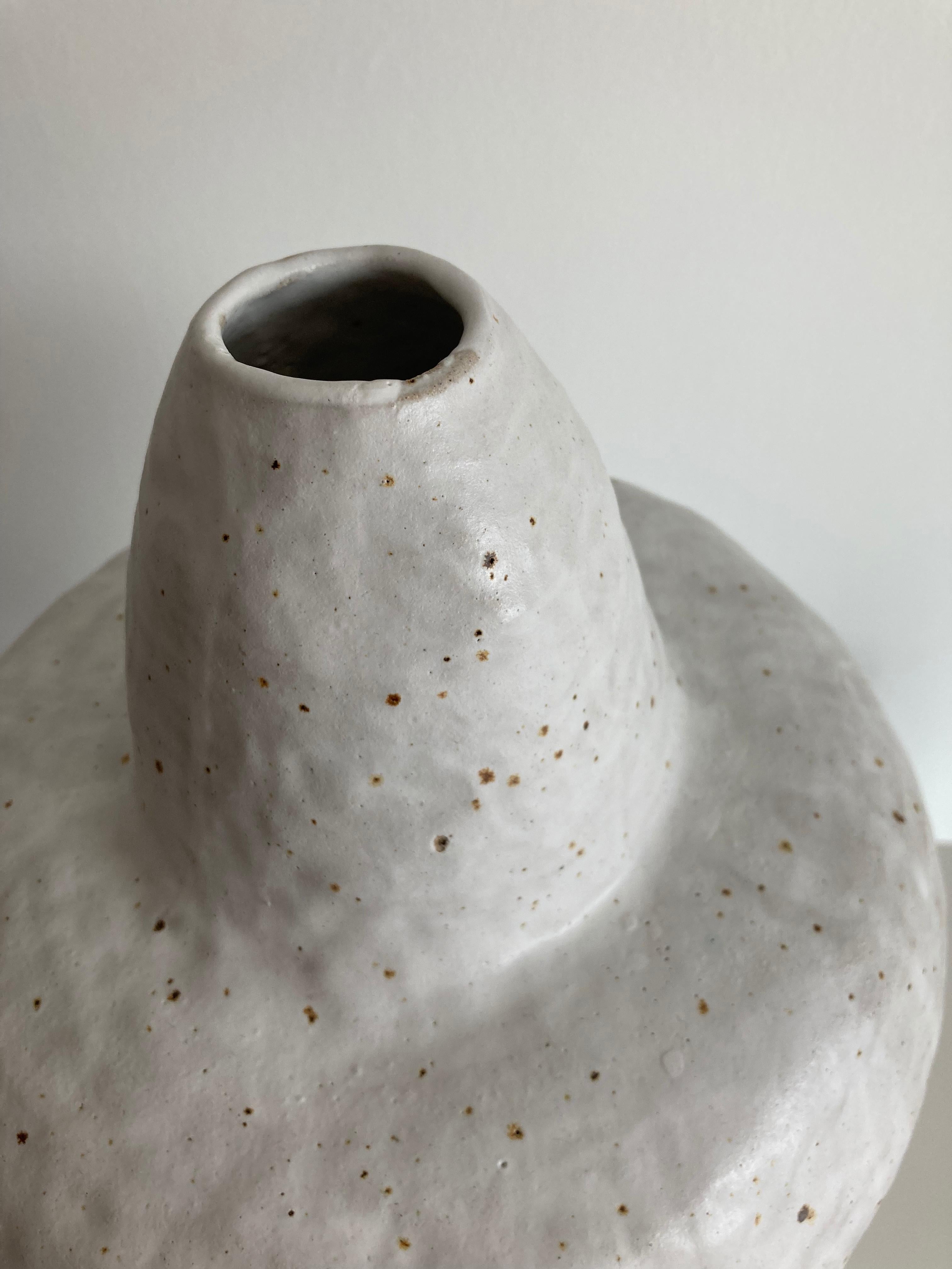 Grès Sculpture en grès n° 84, Tonfisk de Ciona Lee en vente
