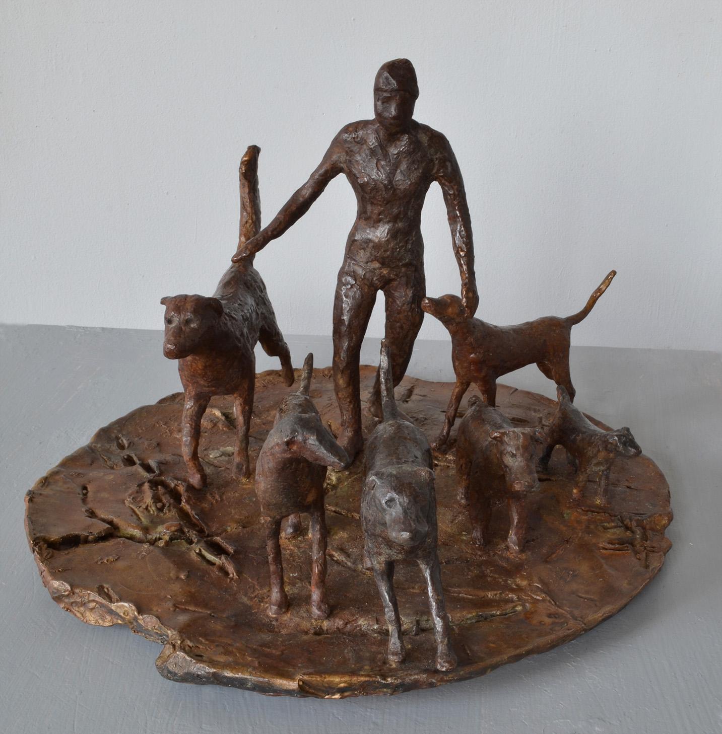 Dog Walker - 6 chiens en bronze qui marchent leur humain par l'artiste new-yorkais Noa Bornstein  en vente 1