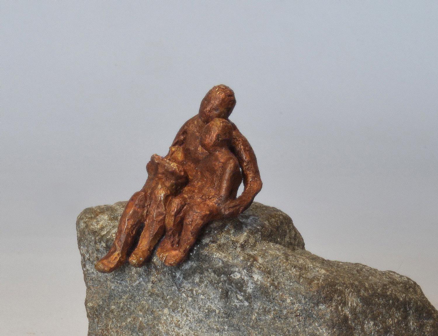 Il était une fois sur un rocher - figurines miniatures ludiques en bronze et en pierre  en vente 1
