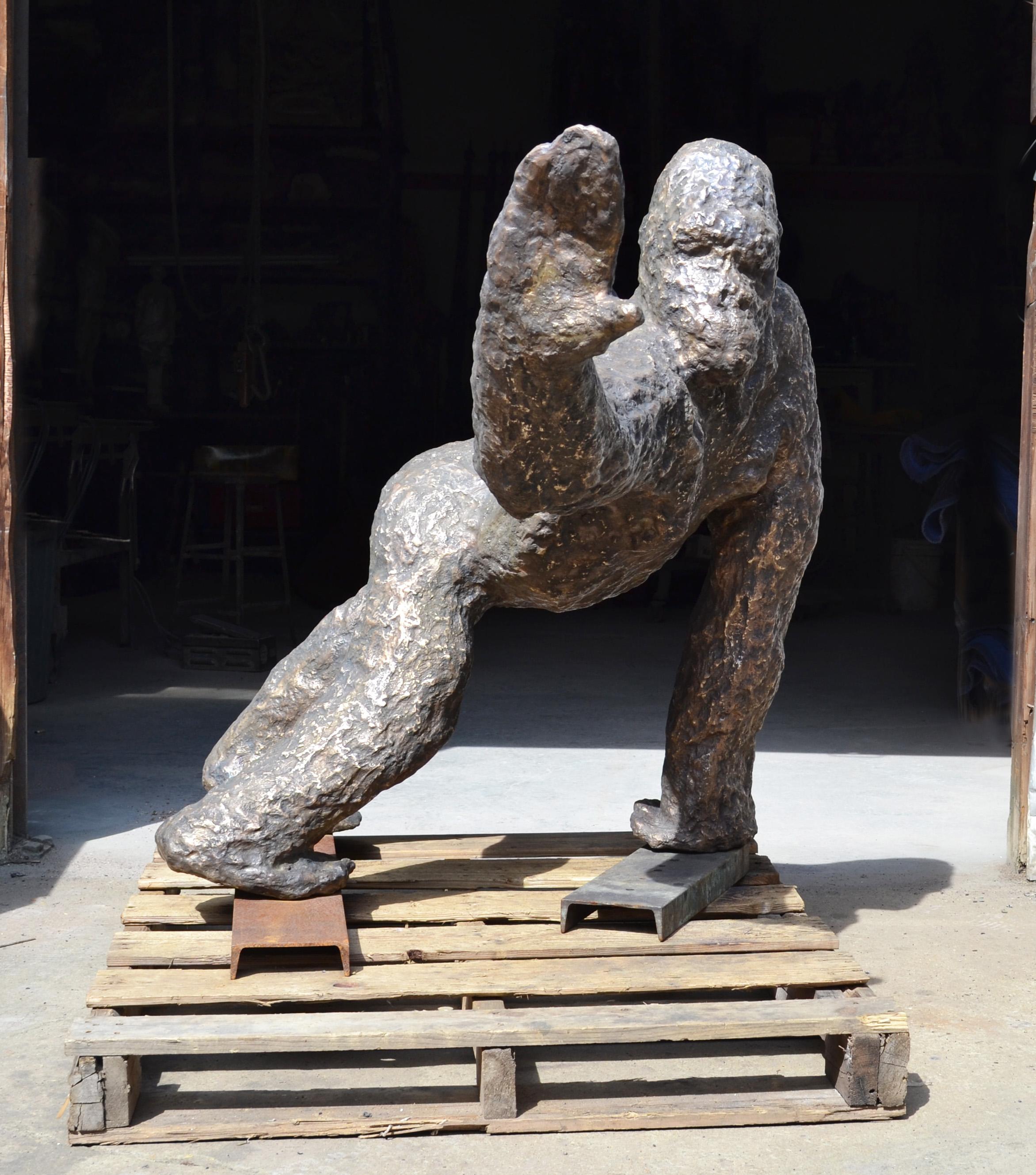 Sculpture en bronze Peace Gorilla en vente 1