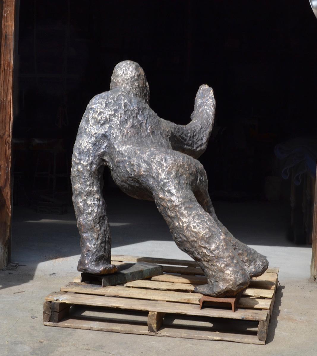 Peace Gorilla bronze sculpture - Contemporary Sculpture by Noa Bornstein