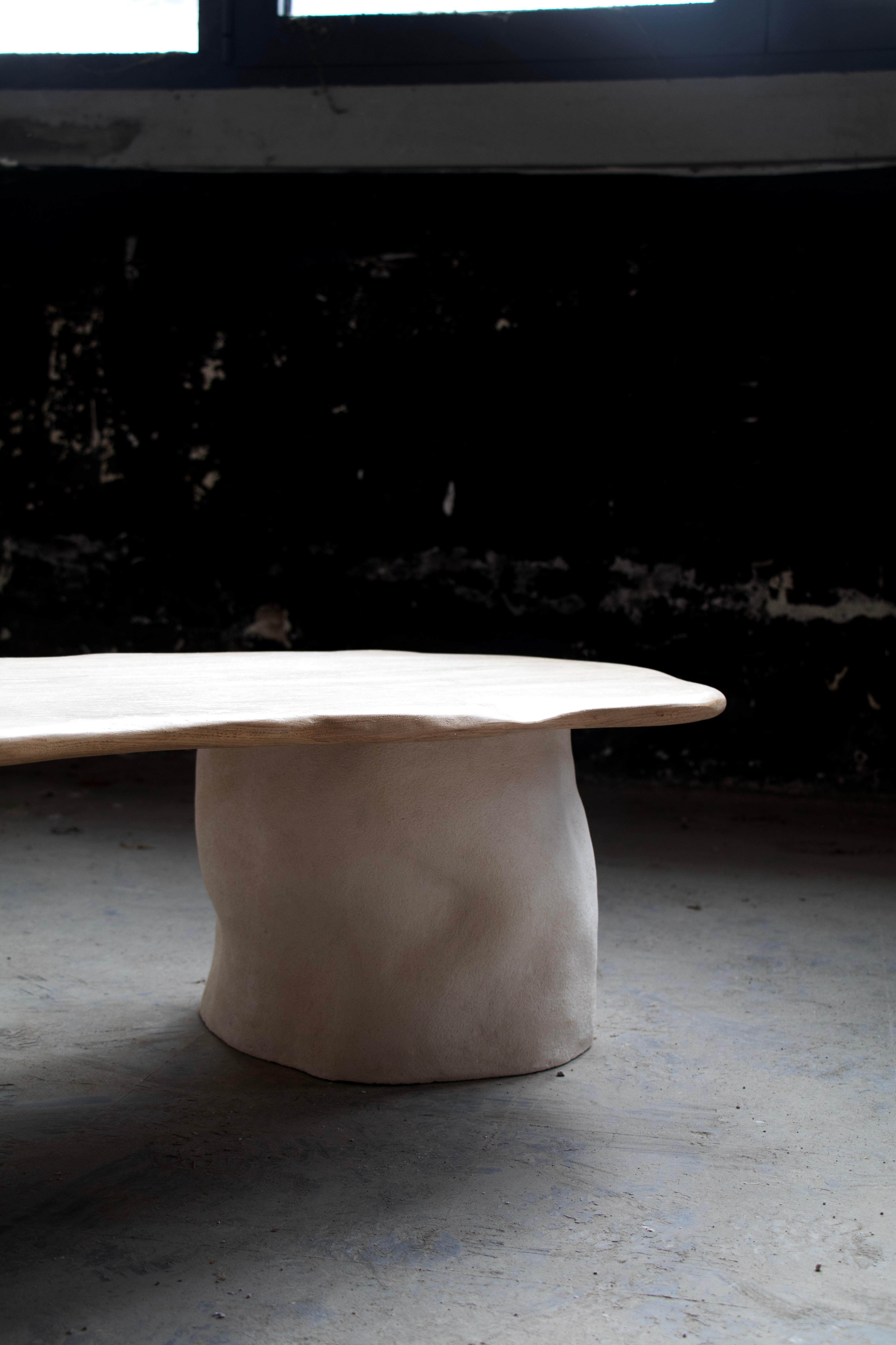 Altro Tavolo Noa in Oak francese e gres Chamotte bianco di Alice Lahana Studio in vendita