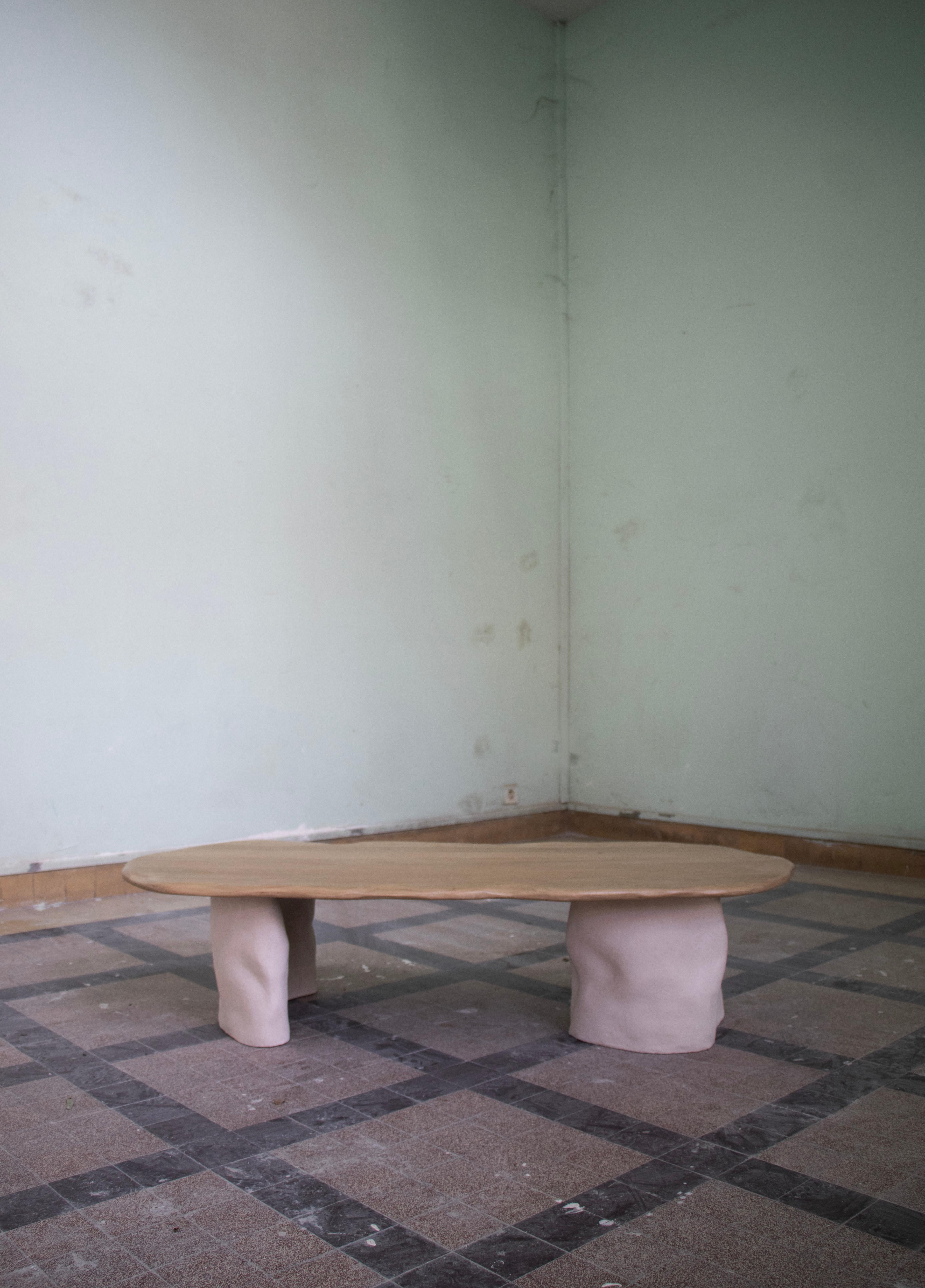 Tavolo Noa in Oak francese e gres Chamotte bianco di Alice Lahana Studio In condizioni Nuovo in vendita a Geneve, CH