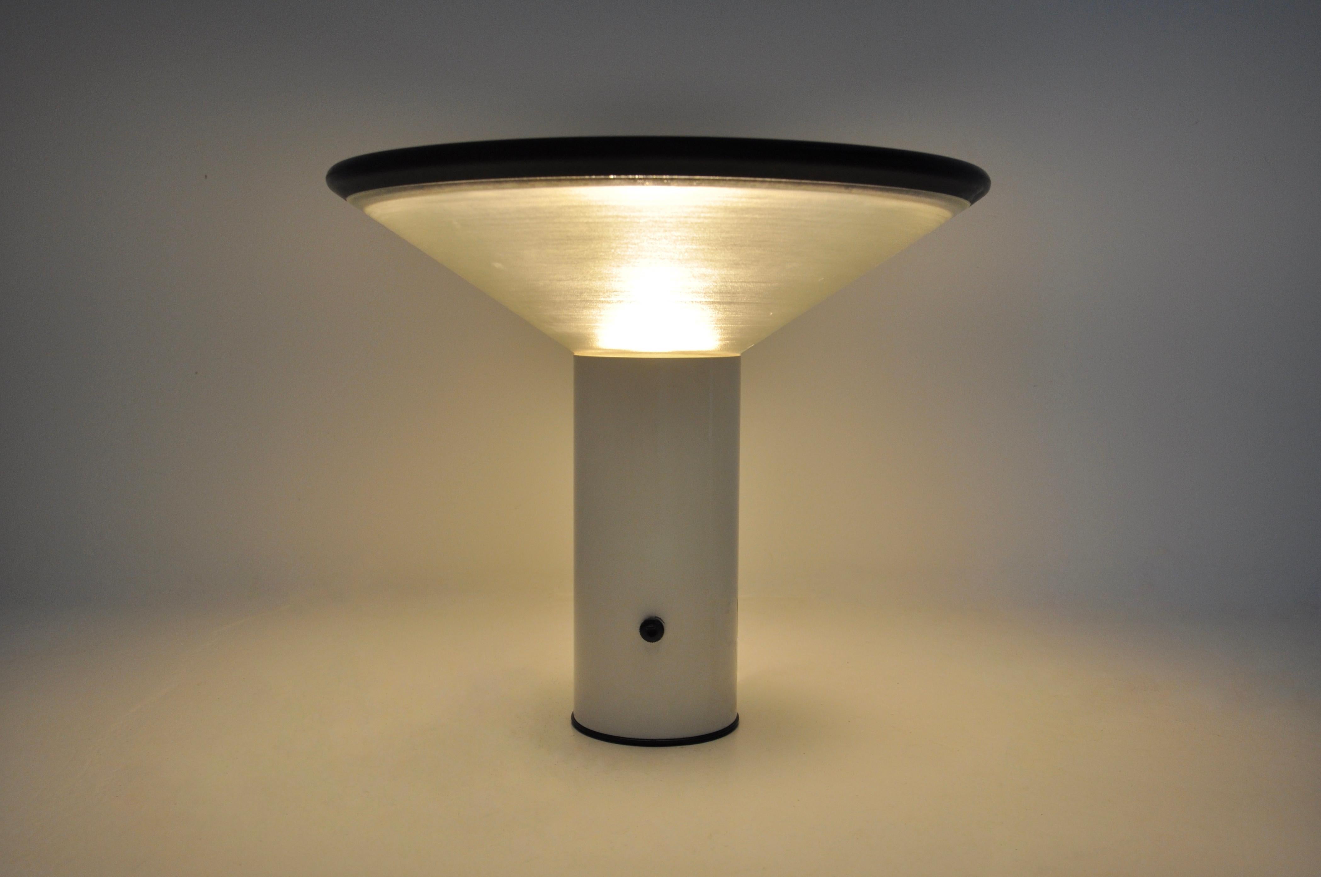 Tischlampe „Noa“ von Gianfranco Frattini für Luci Italia, 1980er Jahre (Moderne der Mitte des Jahrhunderts) im Angebot