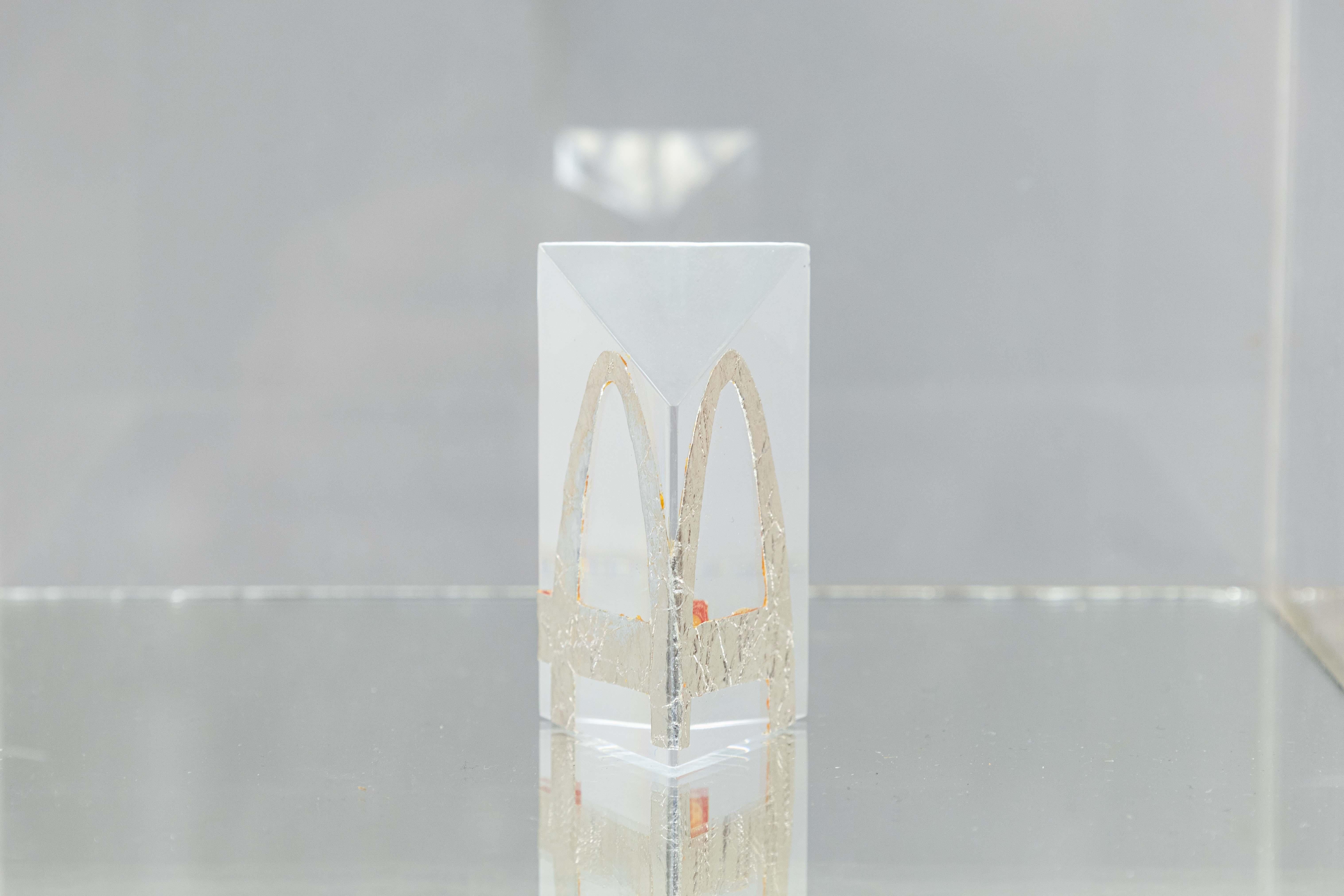 Noah Alonso McDonald's Golden Arches Sculpture conceptuelle contemporaine années 1990 3