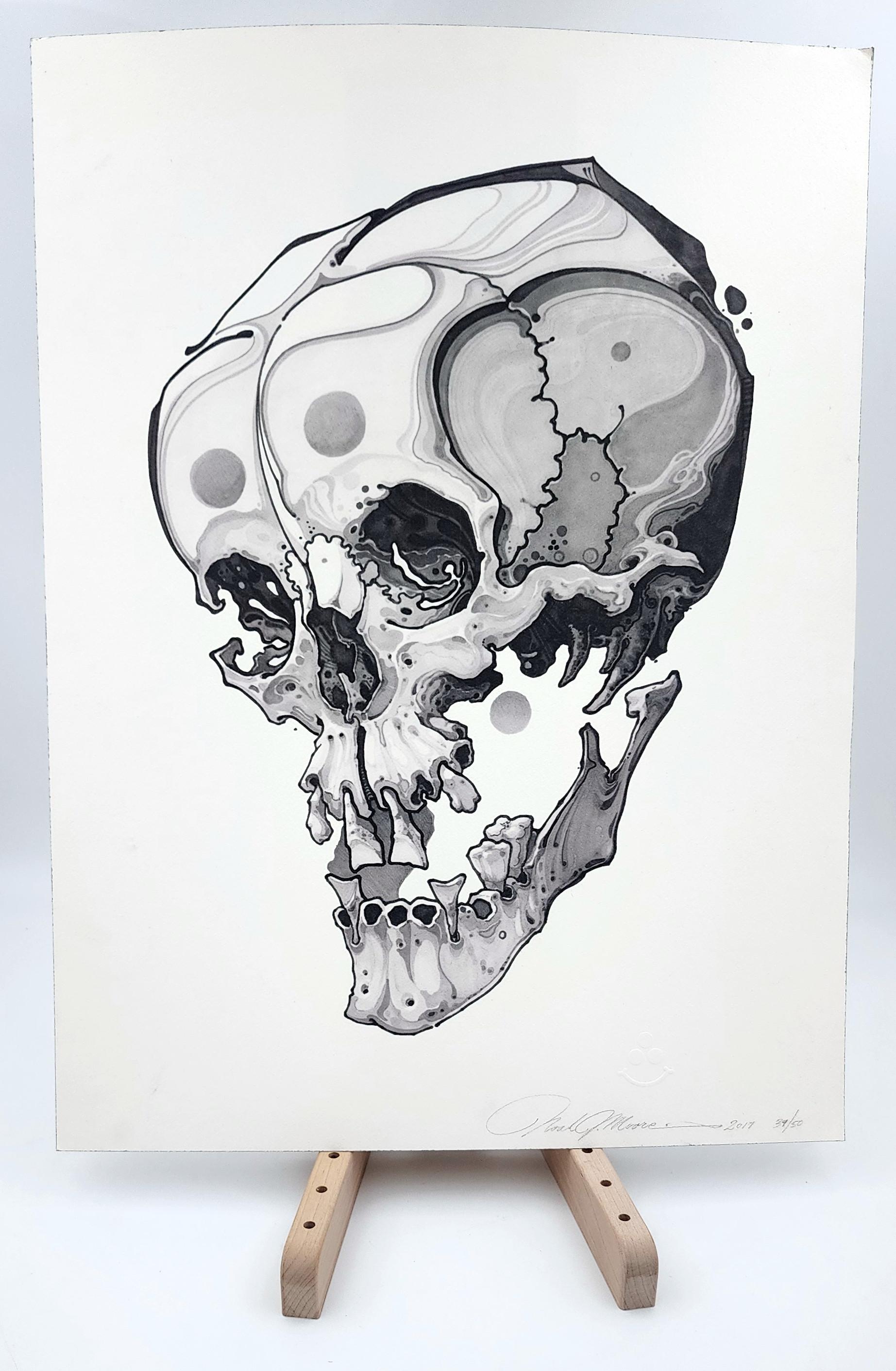 Totenkopf (~40% AUF LISTENPREIS - NUR FÜR BEGRENZTE ZEIT) (Grau), Figurative Print, von Noah Moore
