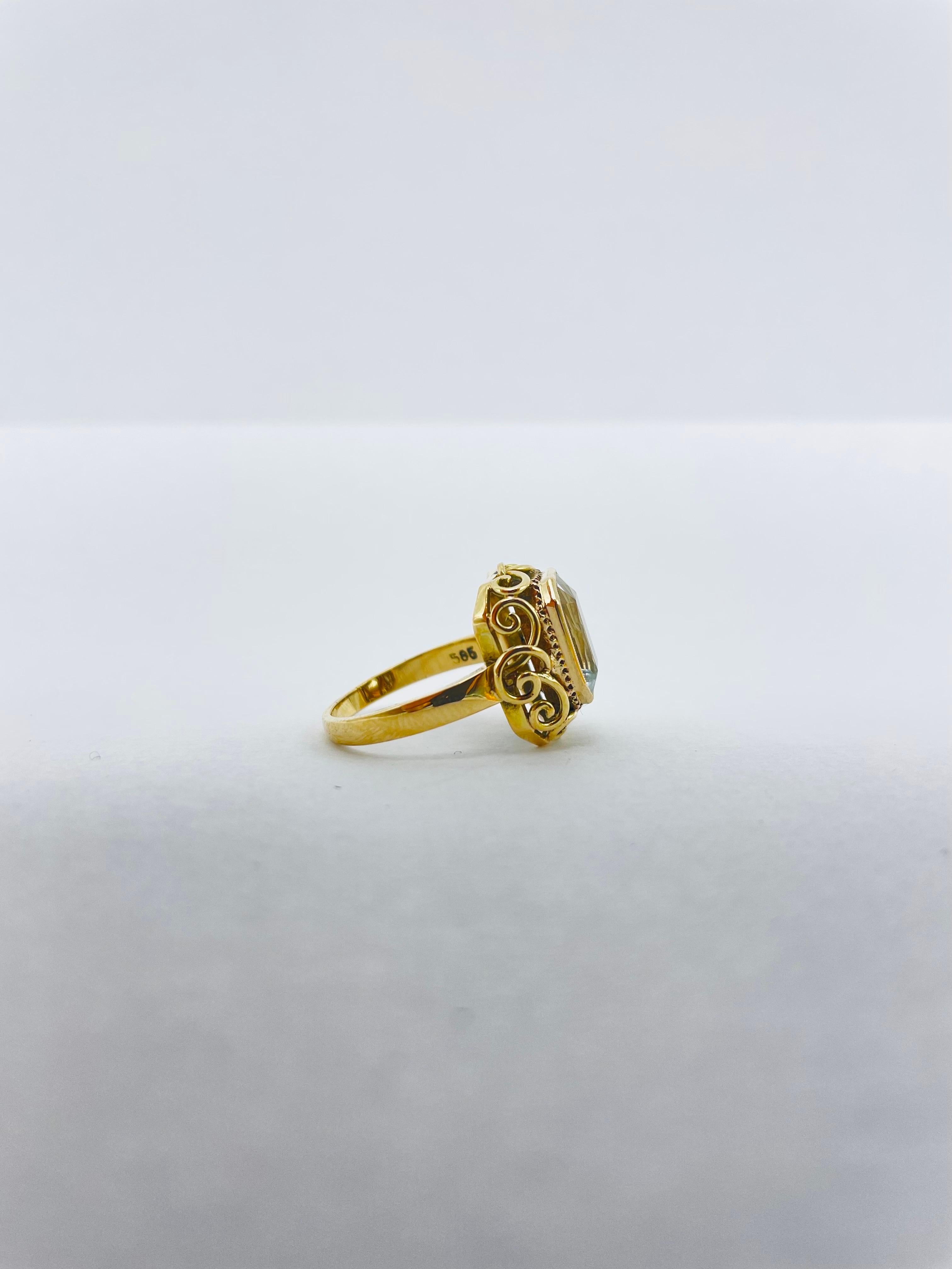 Noble 14k Gold Cocktail Ring with Aquarine In Good Condition For Sale In Berlin, BE