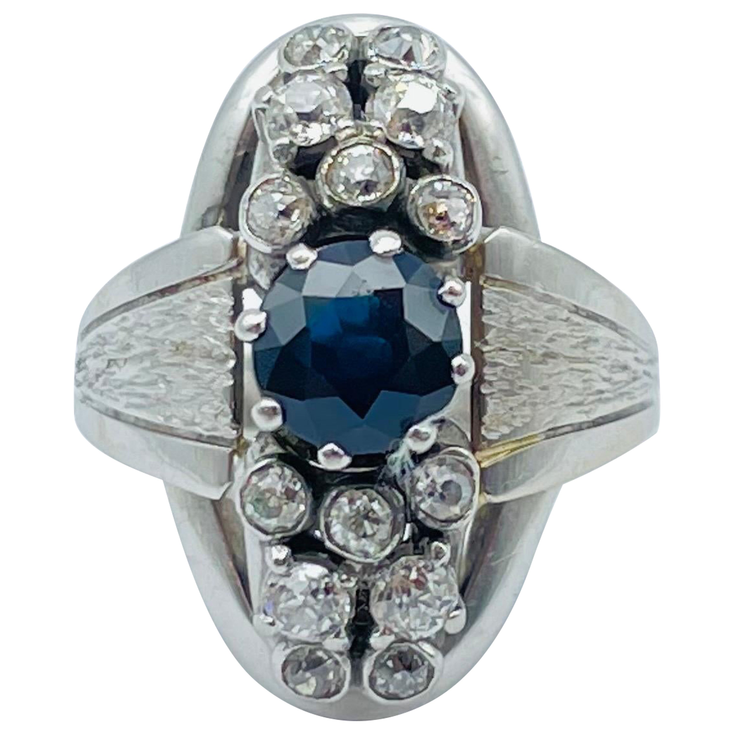 Nobler Ring aus 14 Karat Weißgold mit Diamanten im Angebot