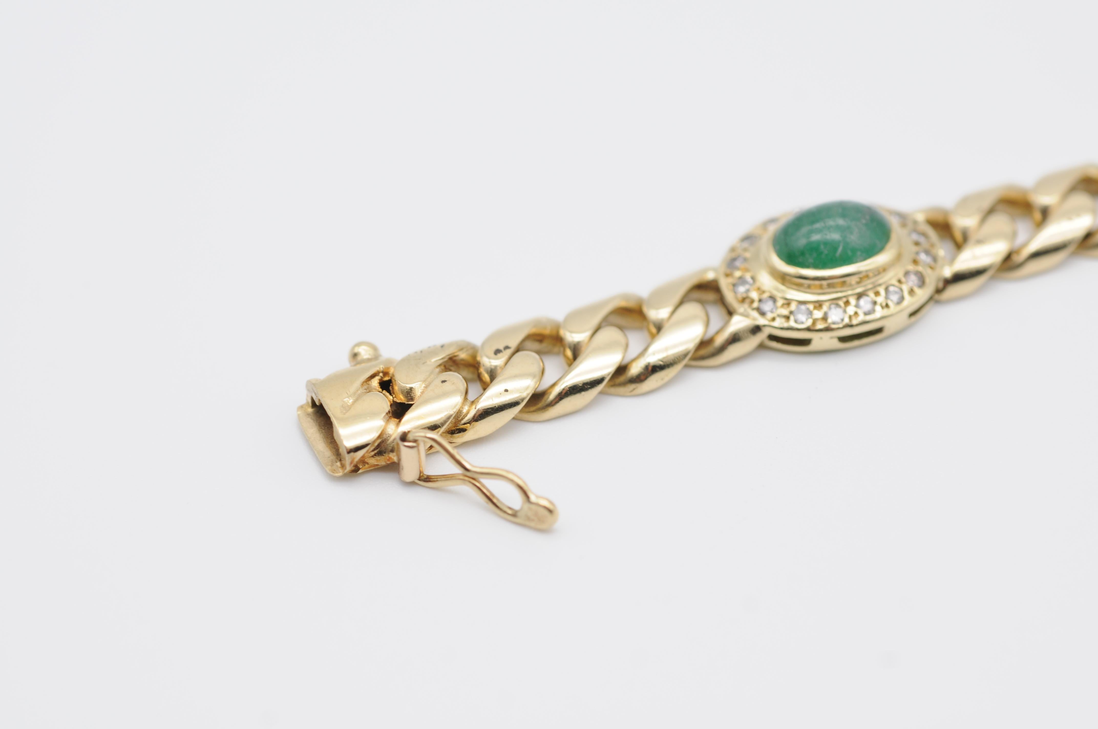 Taille cabochon « sugarloaf » Noble Bracelet en or jaune 14 carats avec cabochon vert et diamants en vente