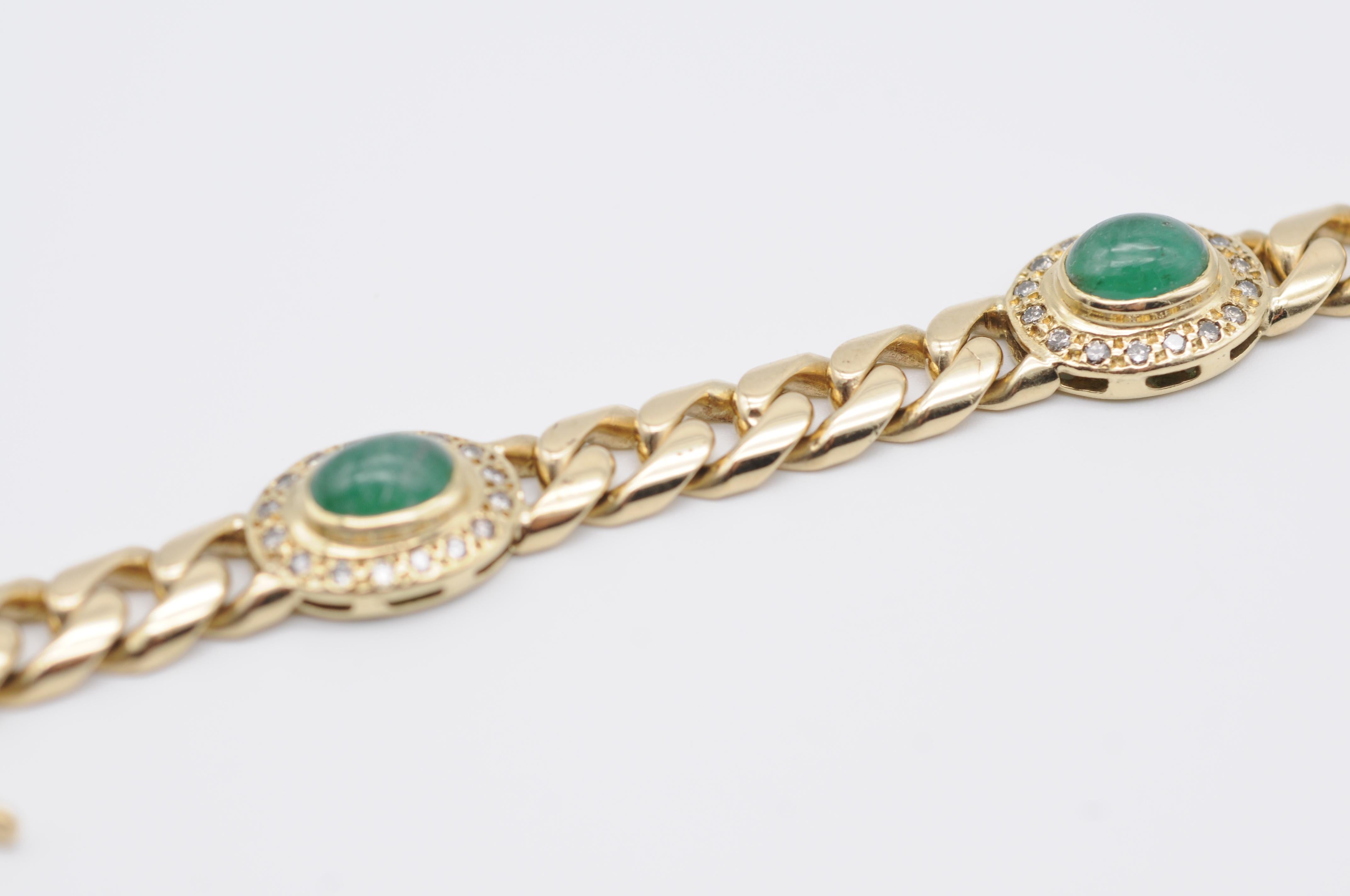 Noble Bracelet en or jaune 14 carats avec cabochon vert et diamants Bon état - En vente à Berlin, BE