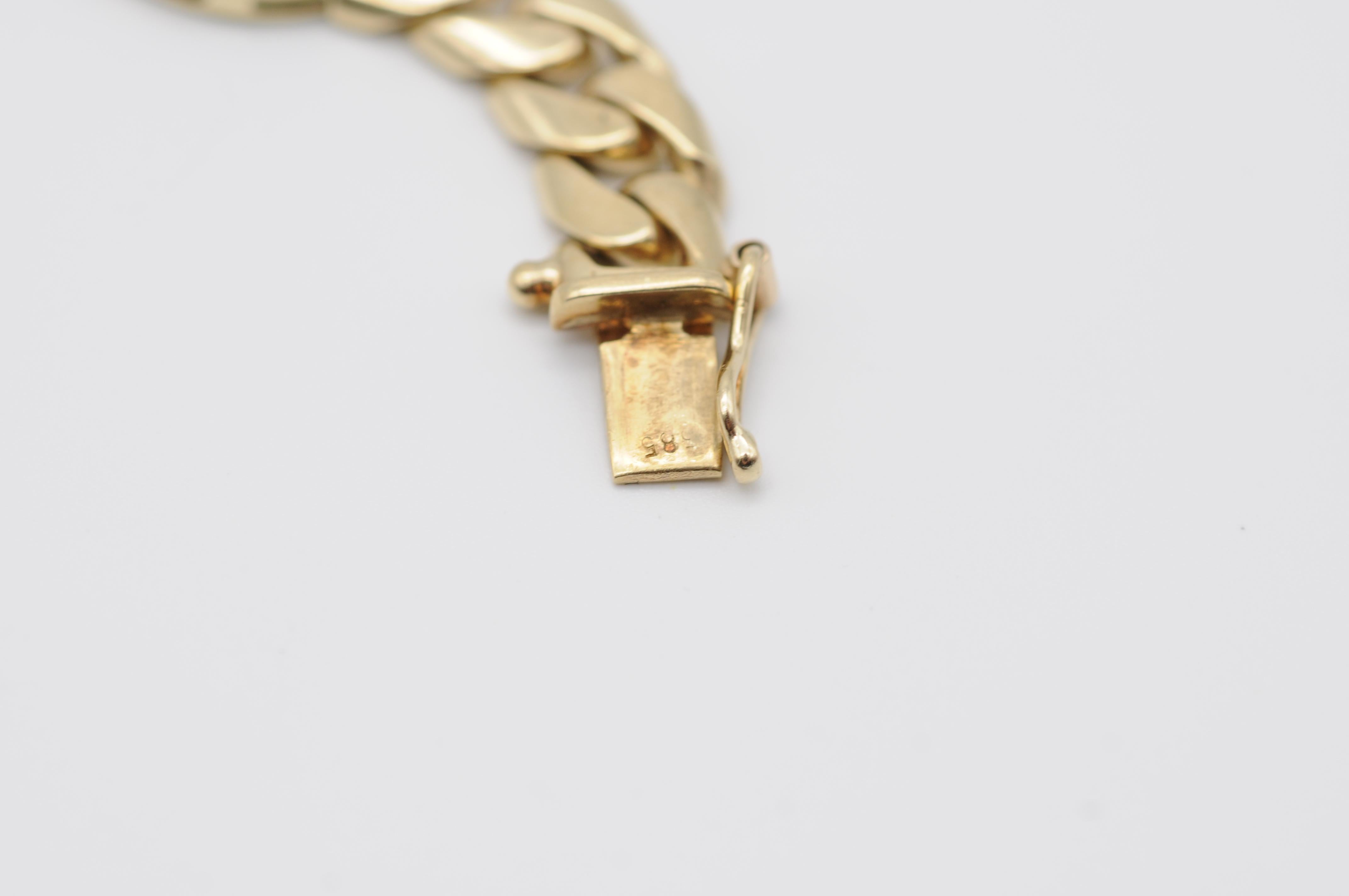 Noble Bracelet en or jaune 14 carats avec cabochon vert et diamants en vente 3