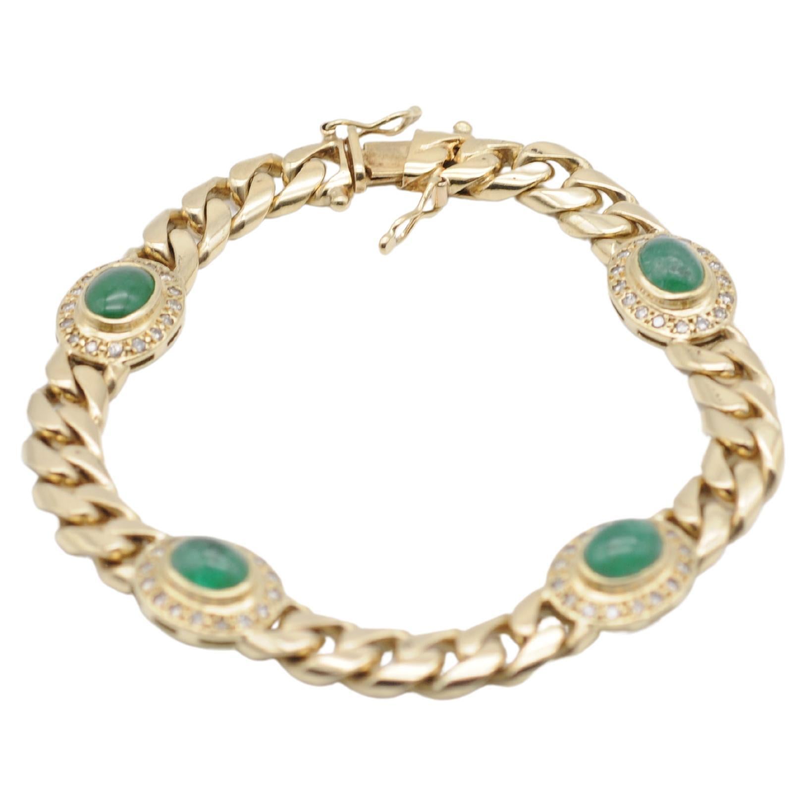 Noble Bracelet en or jaune 14 carats avec cabochon vert et diamants en vente