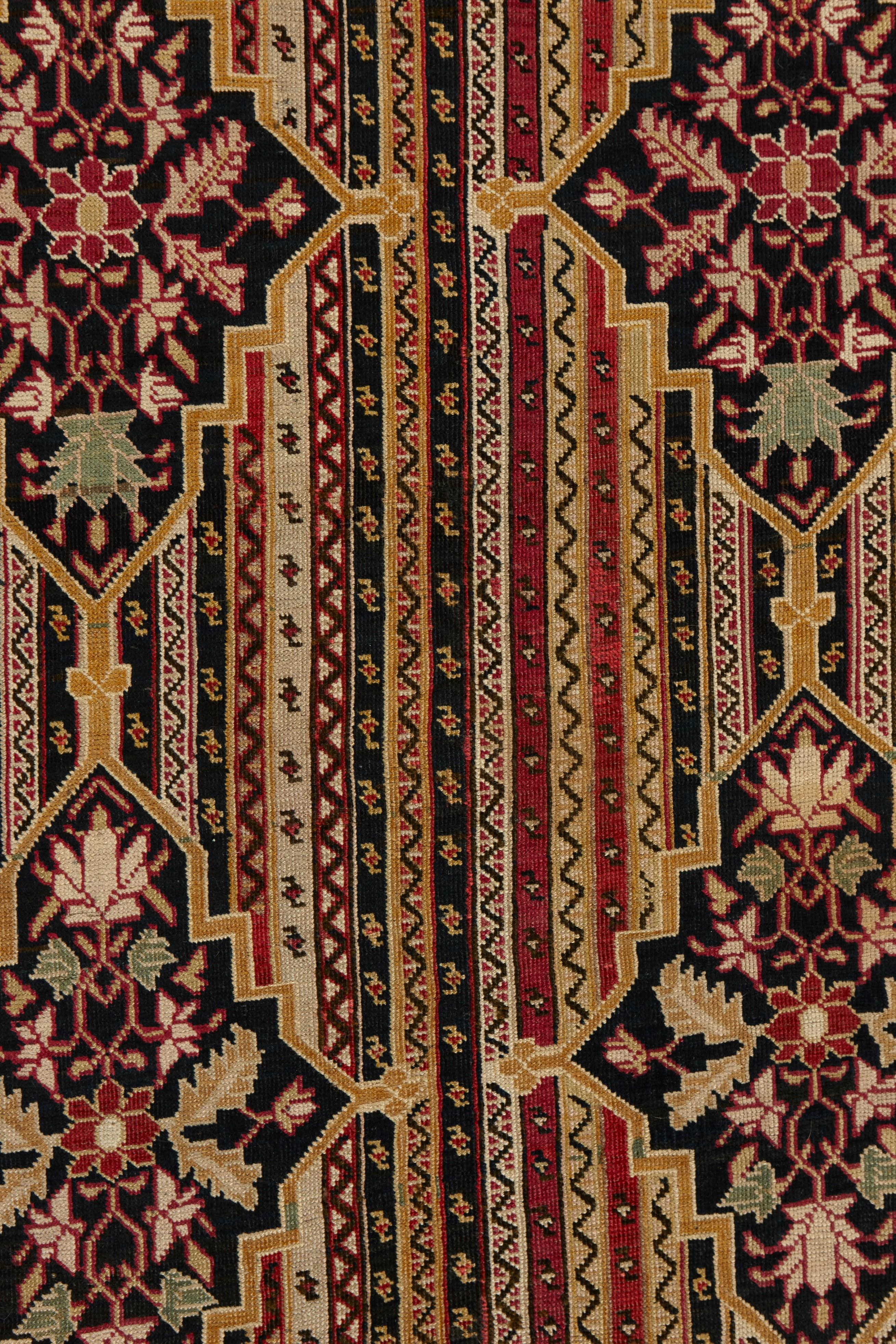 Edler antiker Karabagh Gallery-Teppich (Armenisch) im Angebot