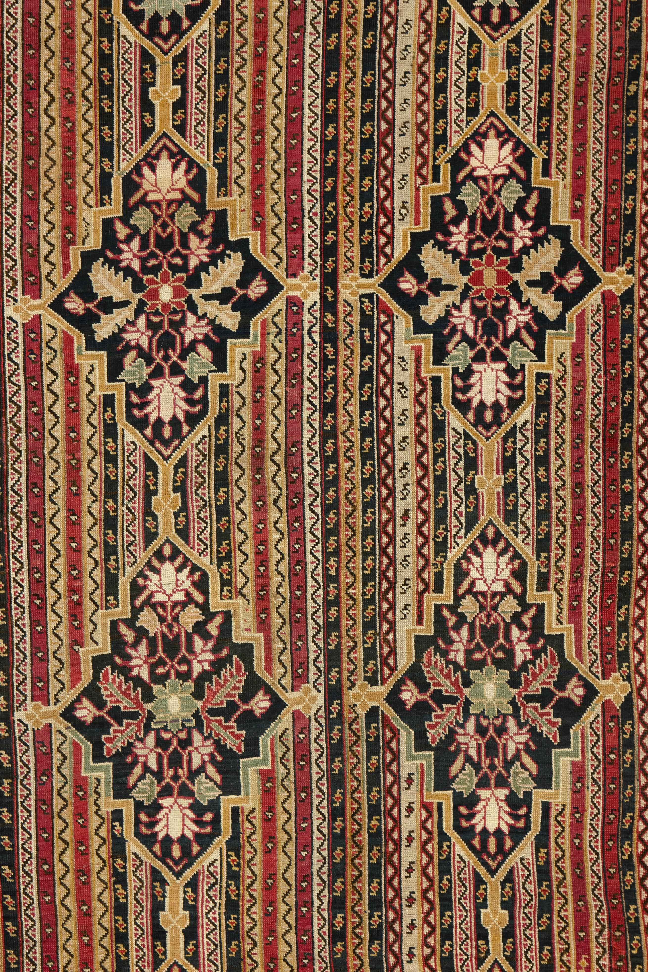 Edler antiker Karabagh Gallery-Teppich (Spätes 19. Jahrhundert) im Angebot