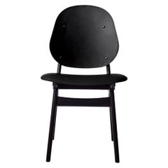 Chaise Noble en hêtre laqué noir par Warm Nordic