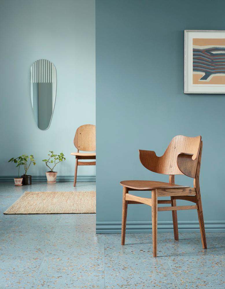 Chaise Noble en hêtre laqué noir et rouge brique par Warm Nordic en vente 4