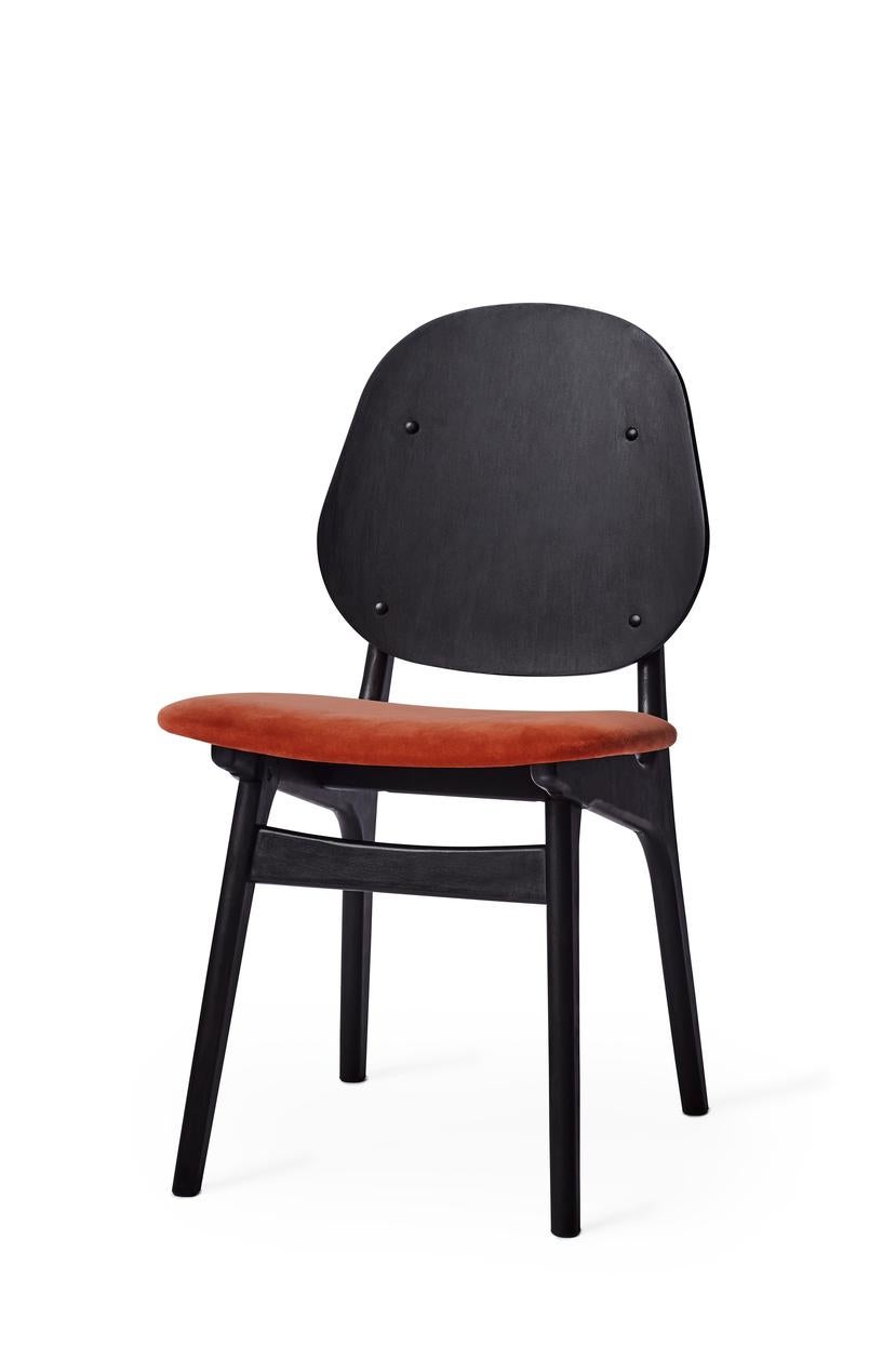 Postmoderne Chaise Noble en hêtre laqué noir et rouge brique par Warm Nordic en vente