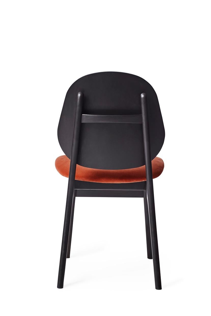 Danois Chaise Noble en hêtre laqué noir et rouge brique par Warm Nordic en vente