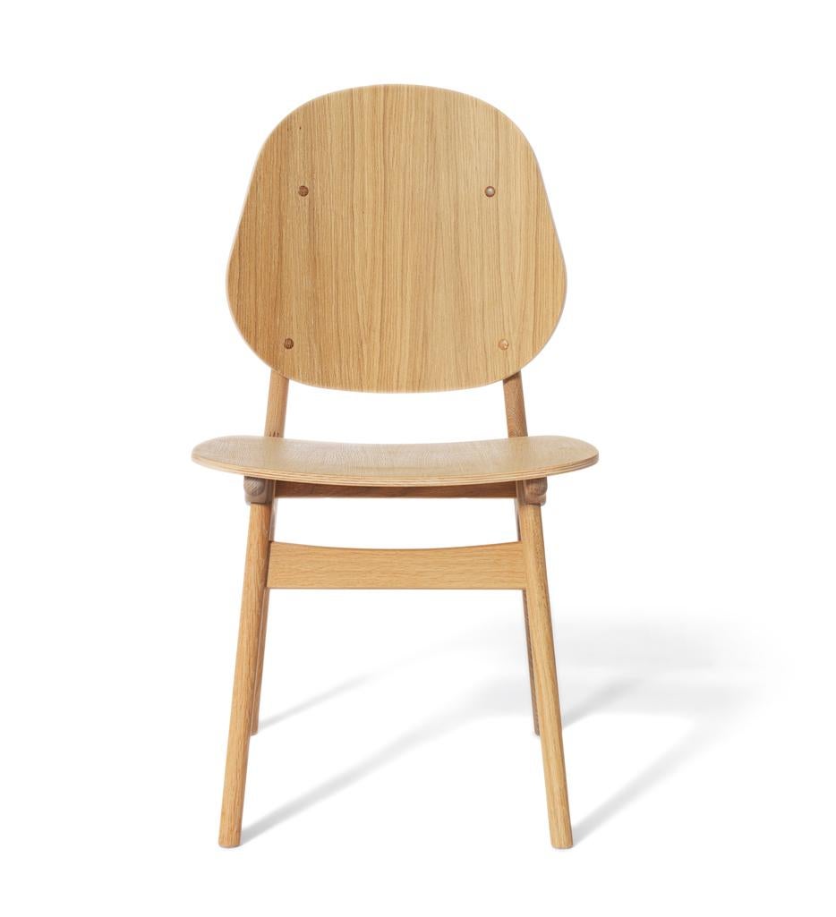 Noble chair teak oiled oak by Warm Nordic
Dimensions: D 55 x W 47 x H 85 cm
Material: White oiled solid oak
Weight: 7.5 kg
Also available in different colours and finishes.

An elegant and 'noble' designer chair created in the 1950s by the