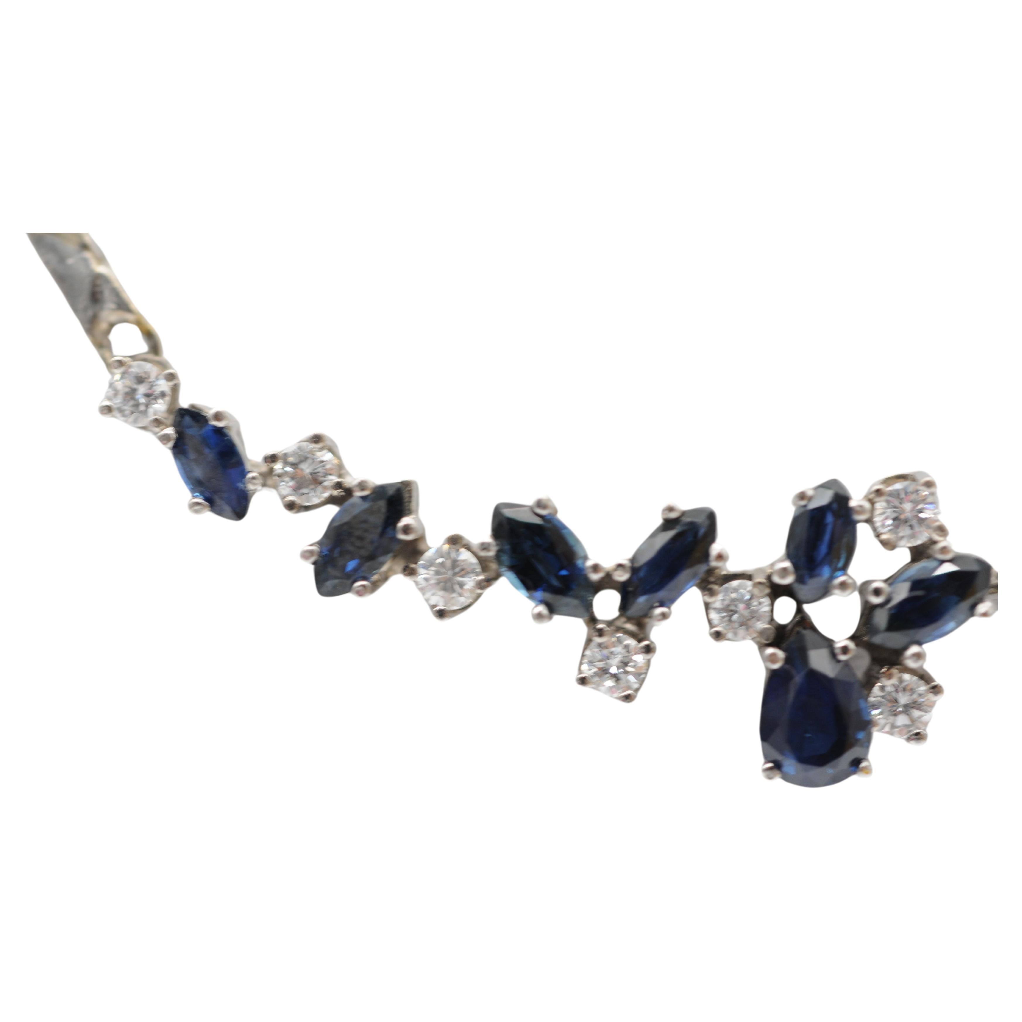 Noble diamond blue sapphire necklace in 14k white gold In Good Condition For Sale In Berlin, BE