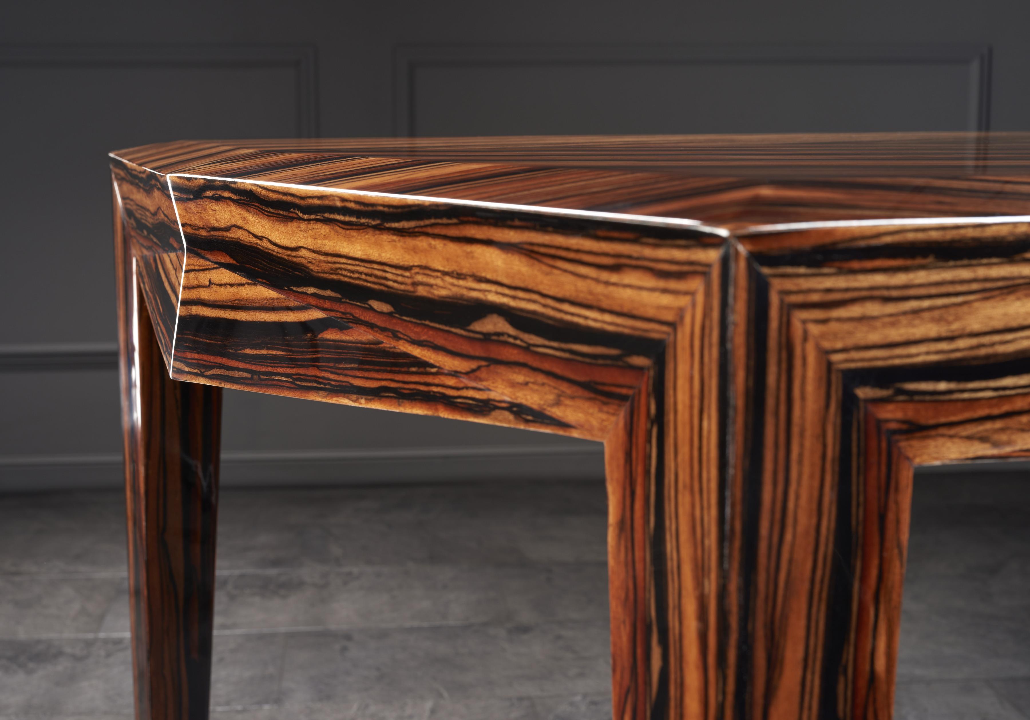 Lacquered Noble dining table  For Sale