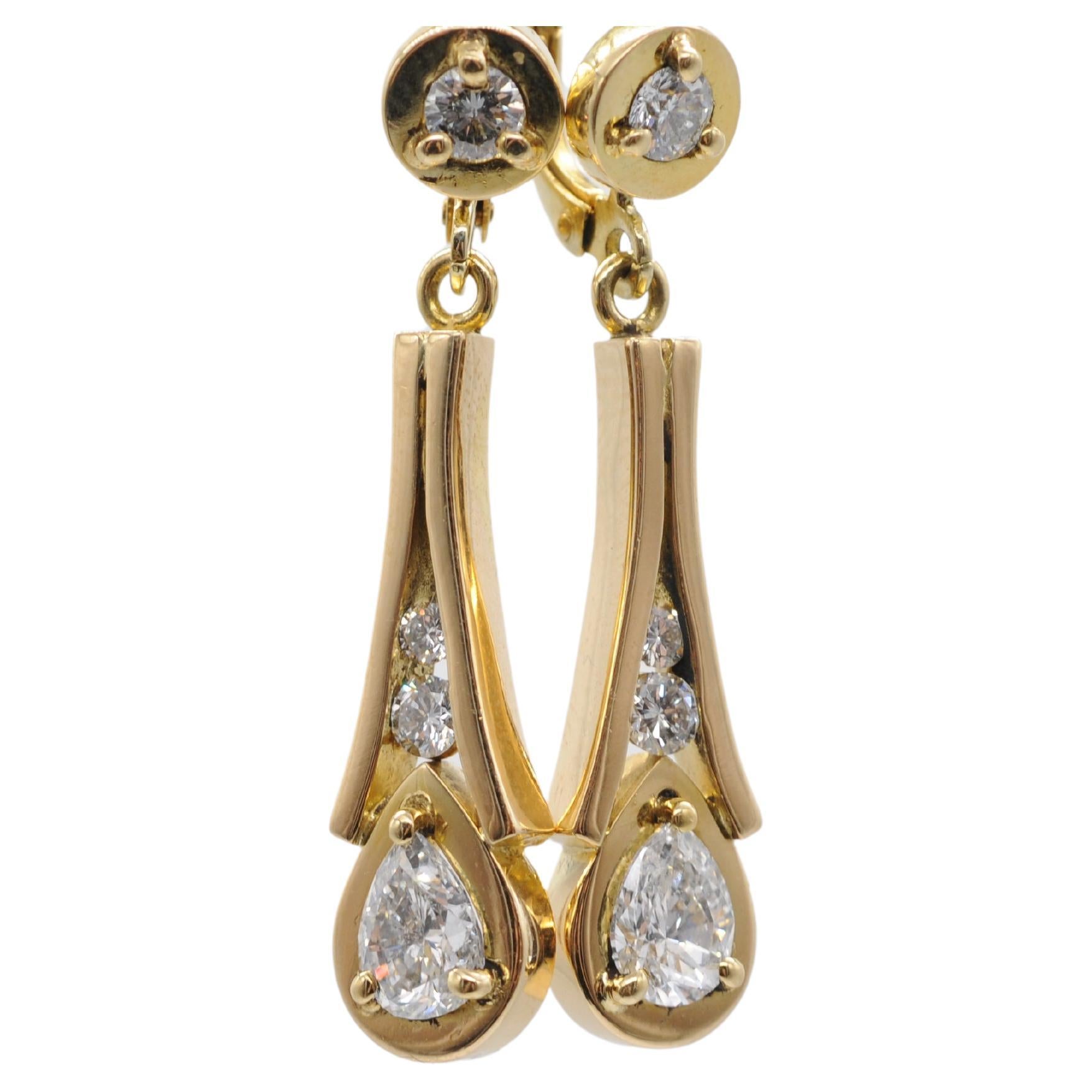 Boucles d'oreilles nobles en or jaune 18 carats avec diamant taille poire en vente