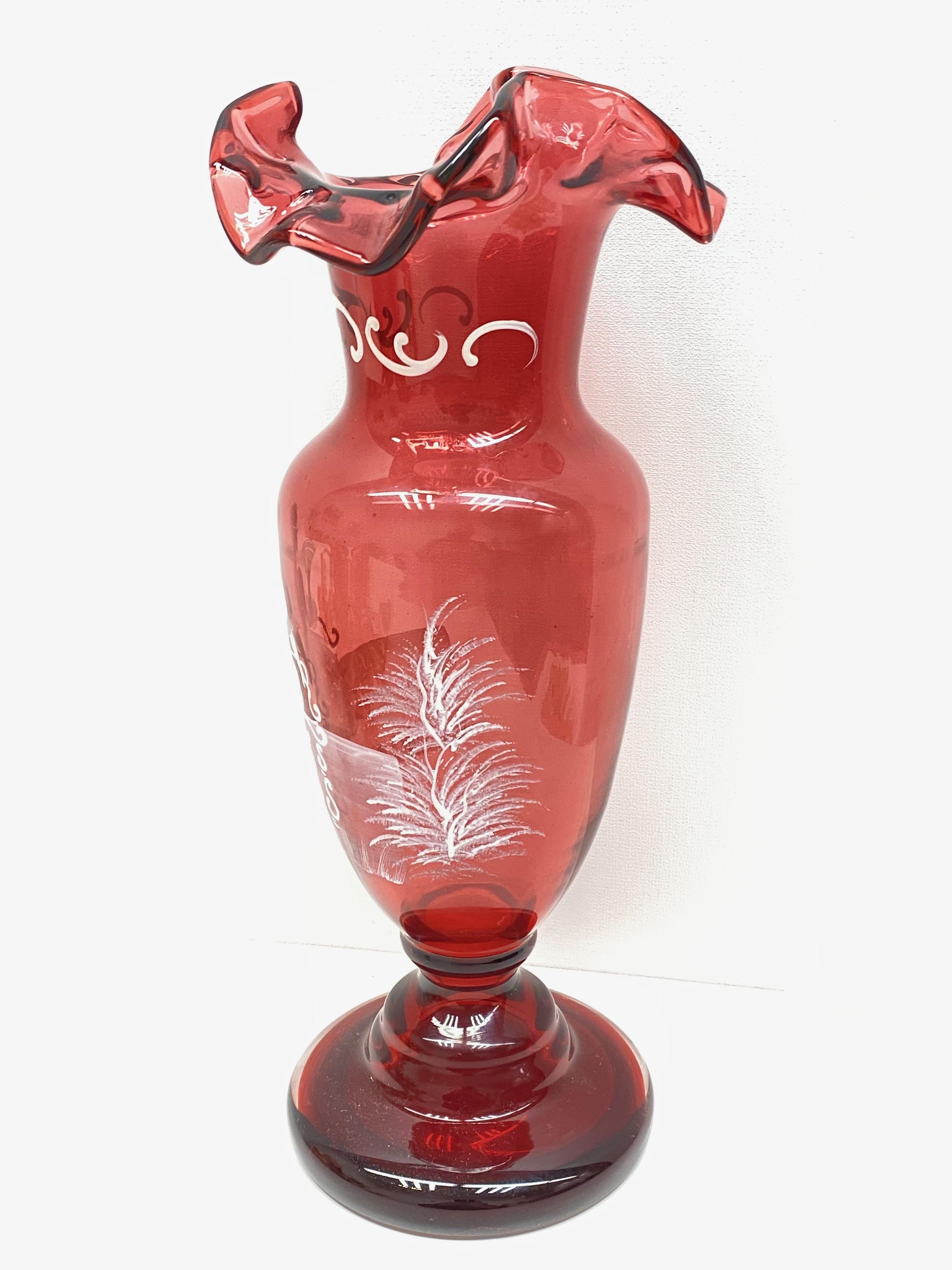 Art nouveau Vase en verre émaillé canneberge de la noble Lady Mary Gregory, ancien, allemand, années 1910 en vente