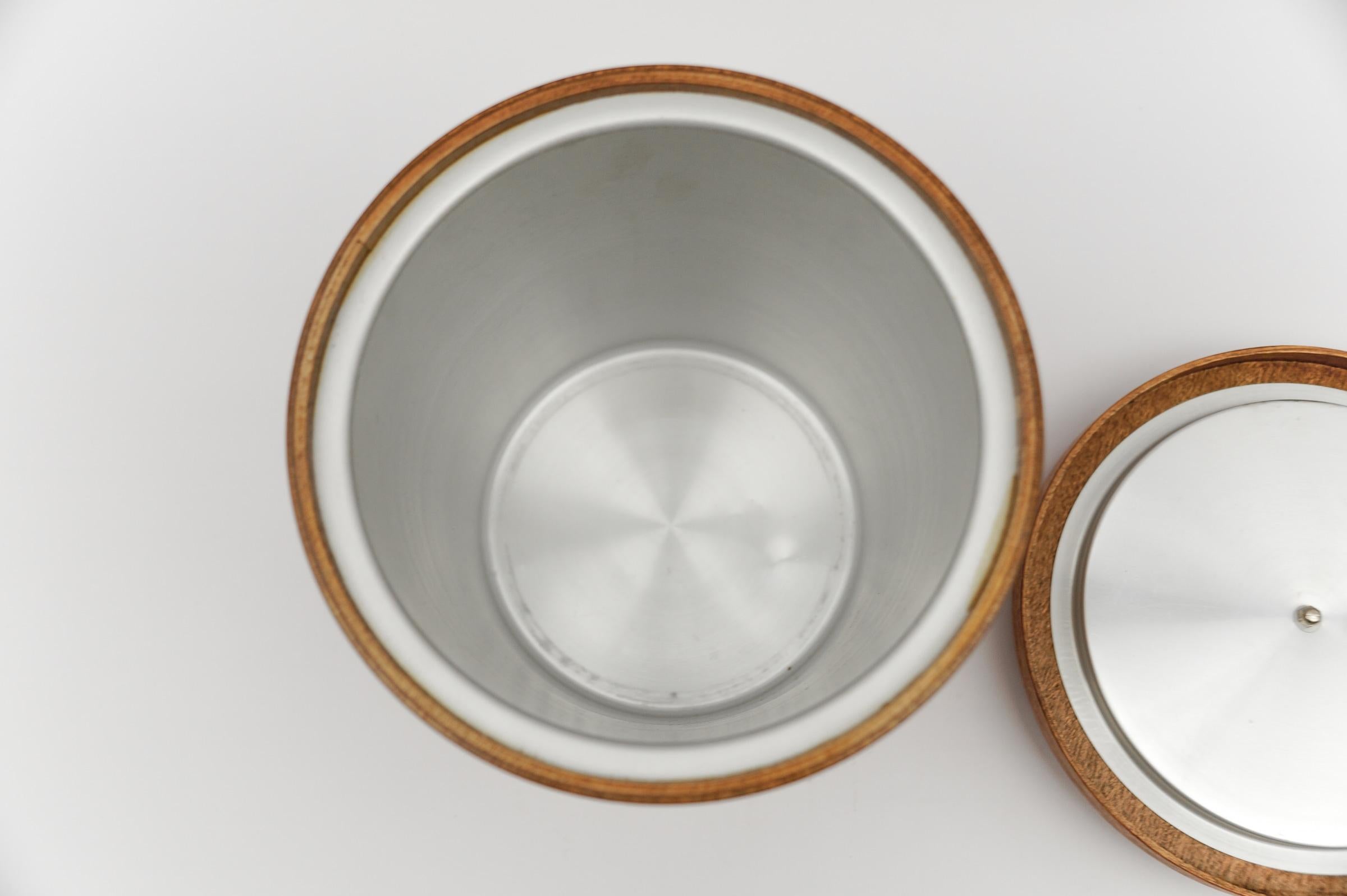 Metà XX secolo Raffreddatore per vino in ottone e teak, 1960 Scandinavia in vendita