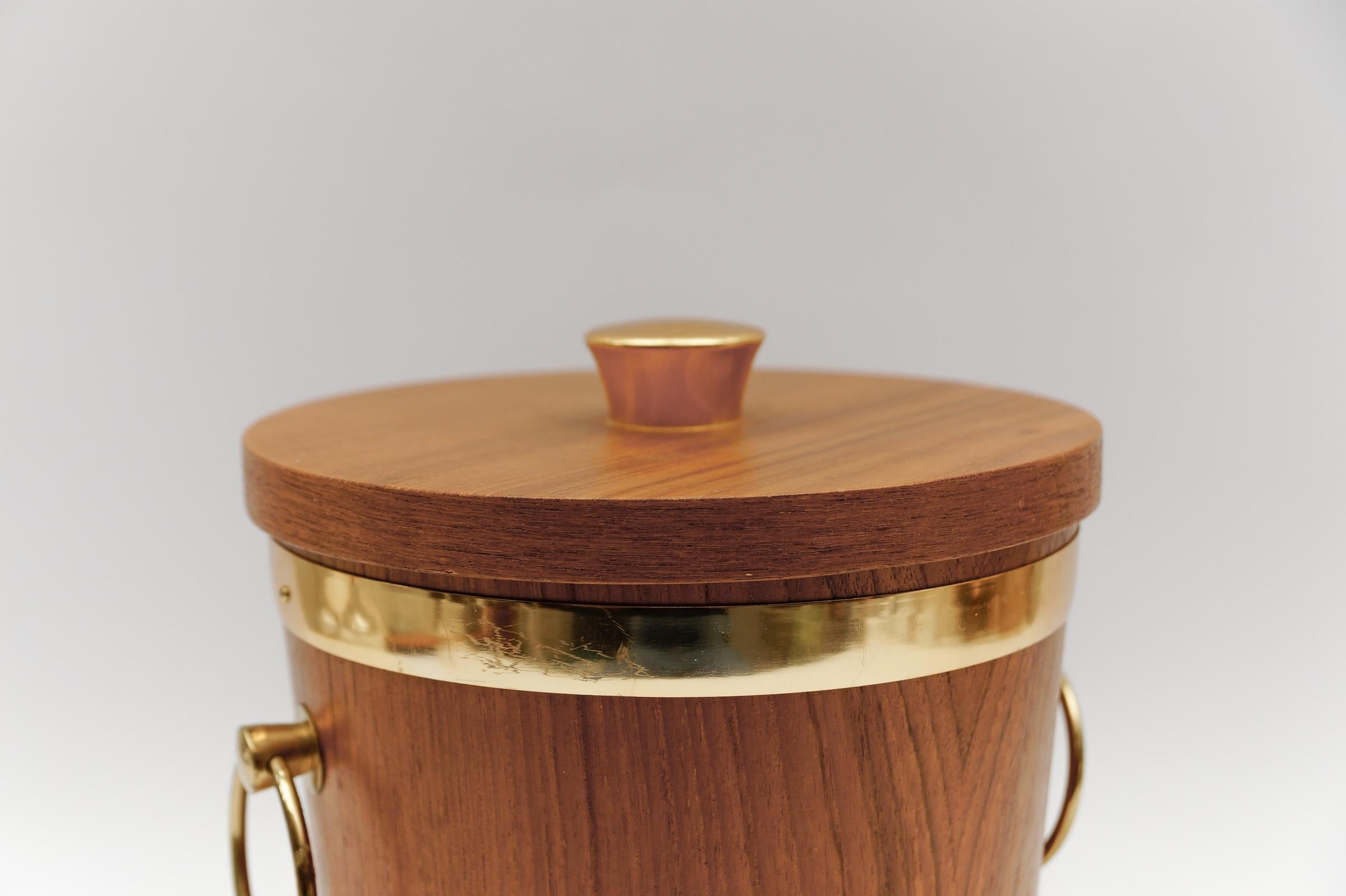Metallo Raffreddatore per vino in ottone e teak, 1960 Scandinavia in vendita