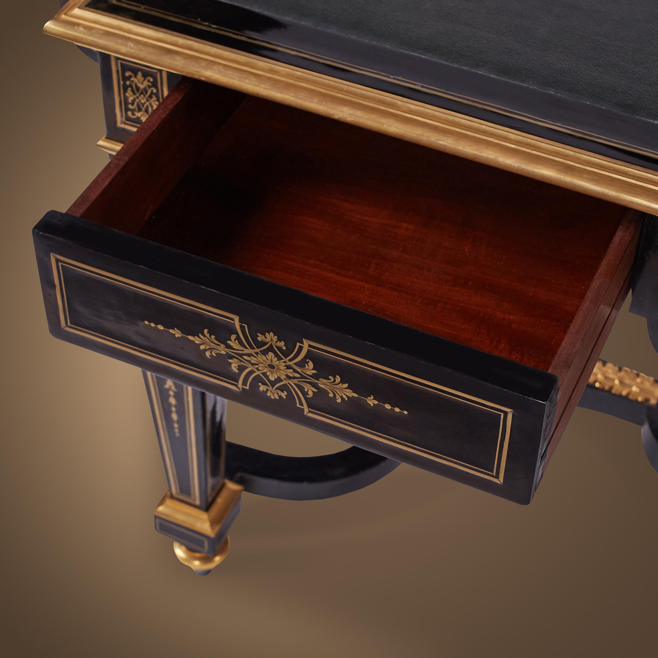 Noble table ancienne Napoléon III en ébène français laqué en vente 6