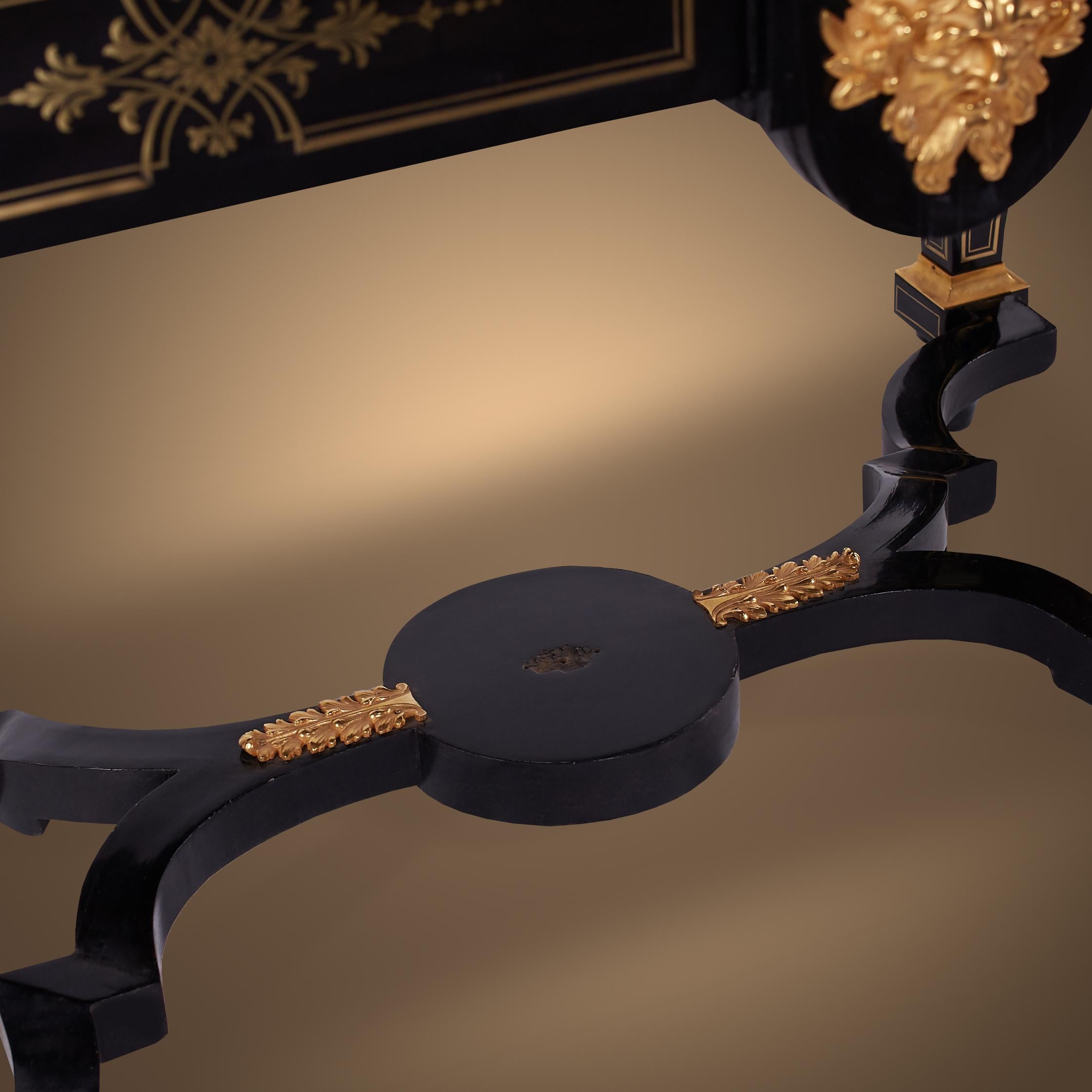 Noble table ancienne Napoléon III en ébène français laqué en vente 10