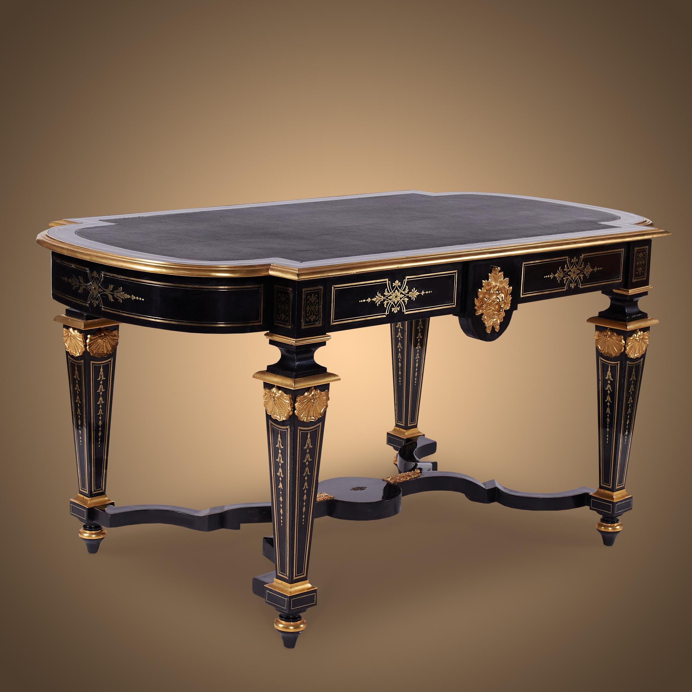 Français Noble table ancienne Napoléon III en ébène français laqué en vente