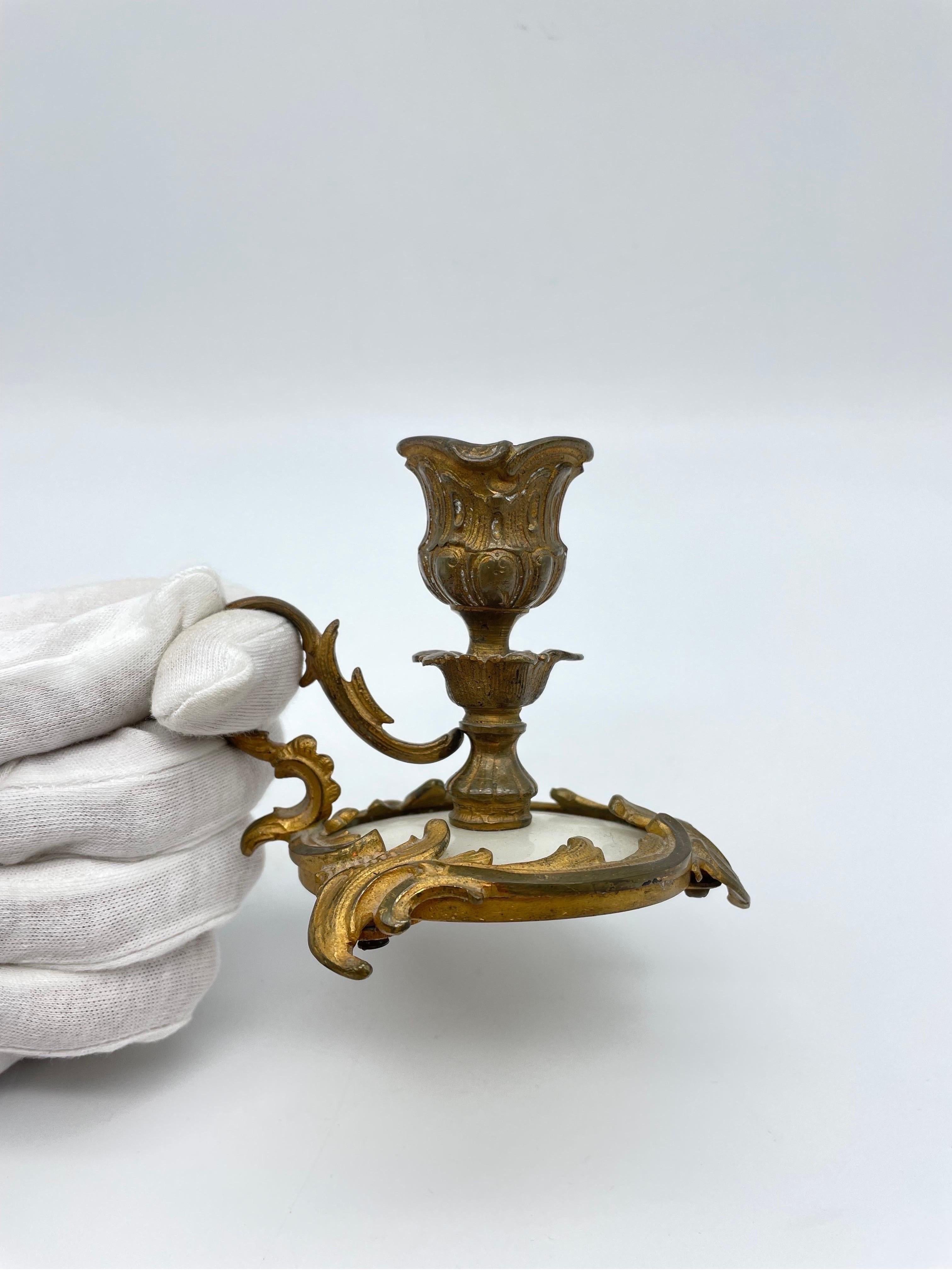 Noble Neo Rococo candlestick, gilded bronze, around 1900

Candlestick, solid bronze, finely chased and gilded. Very high quality processed. Alabaster base standing on three rocaillie feet.France around 1900