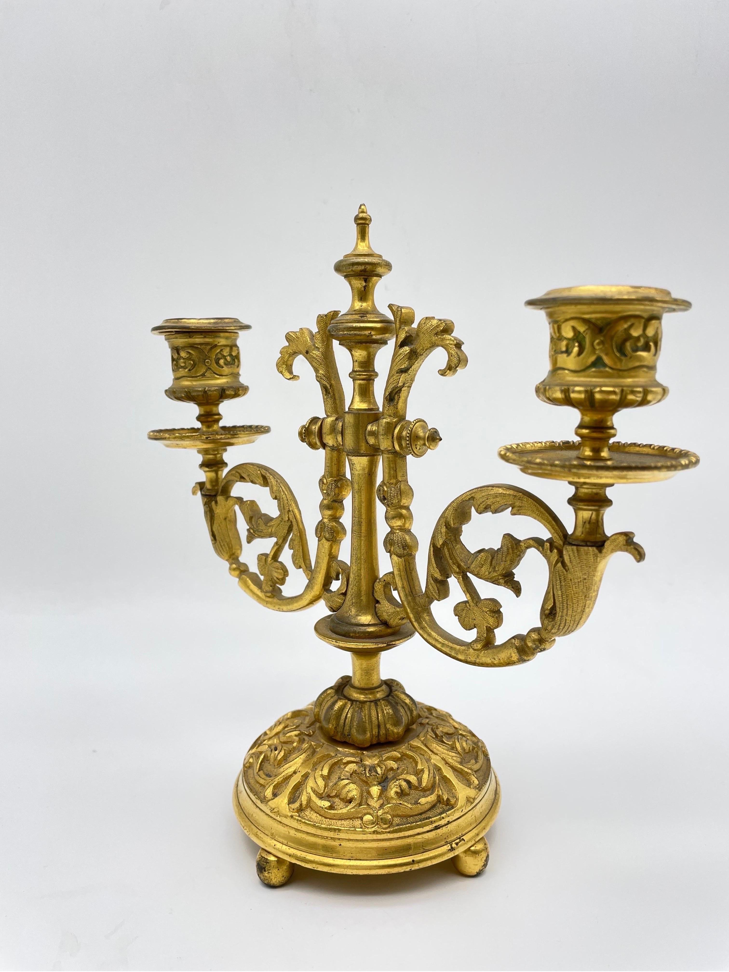 edler neoklassizistischer Kerzenständer, vergoldete Bronze, um 1900 im Angebot 3
