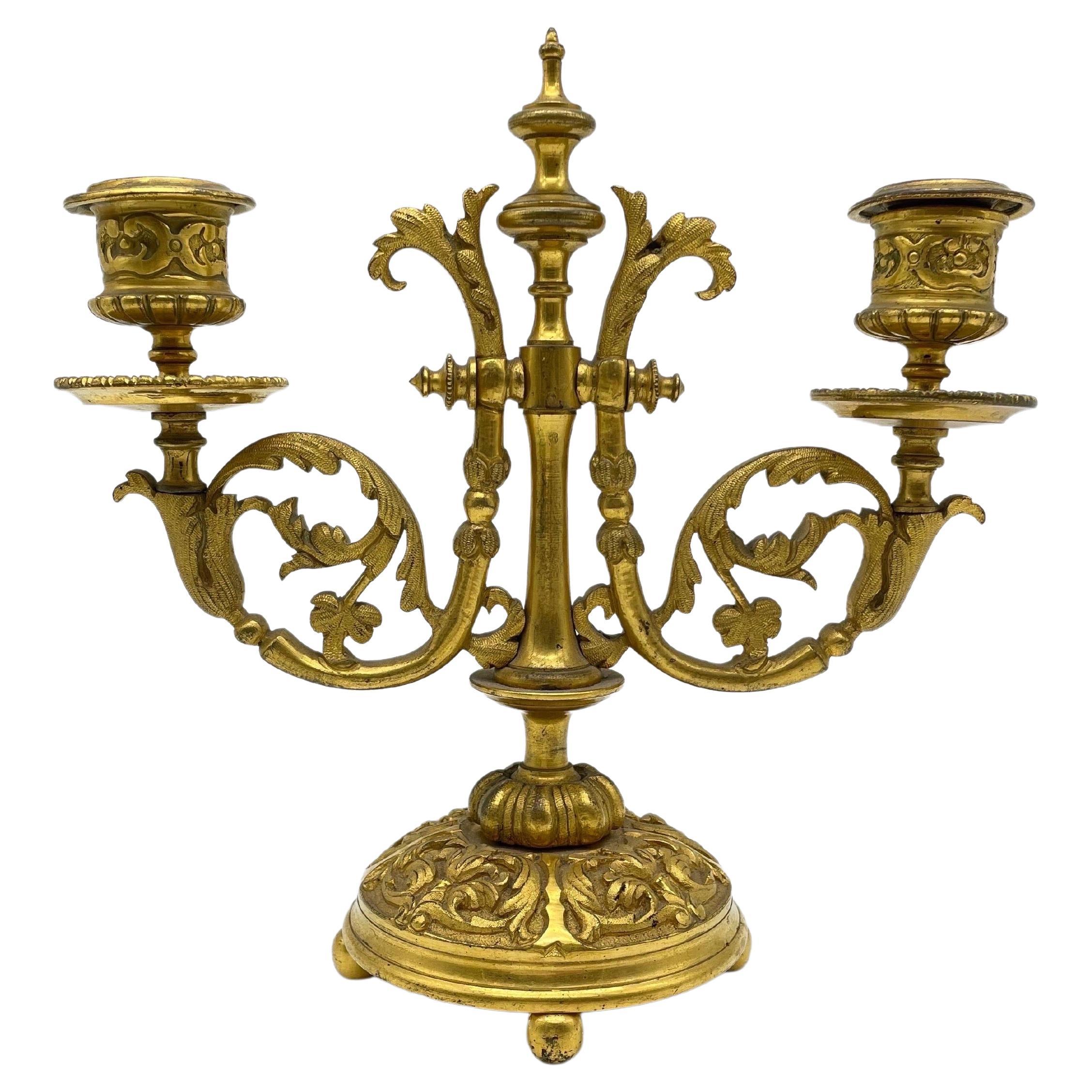 edler neoklassizistischer Kerzenständer, vergoldete Bronze, um 1900 im Angebot
