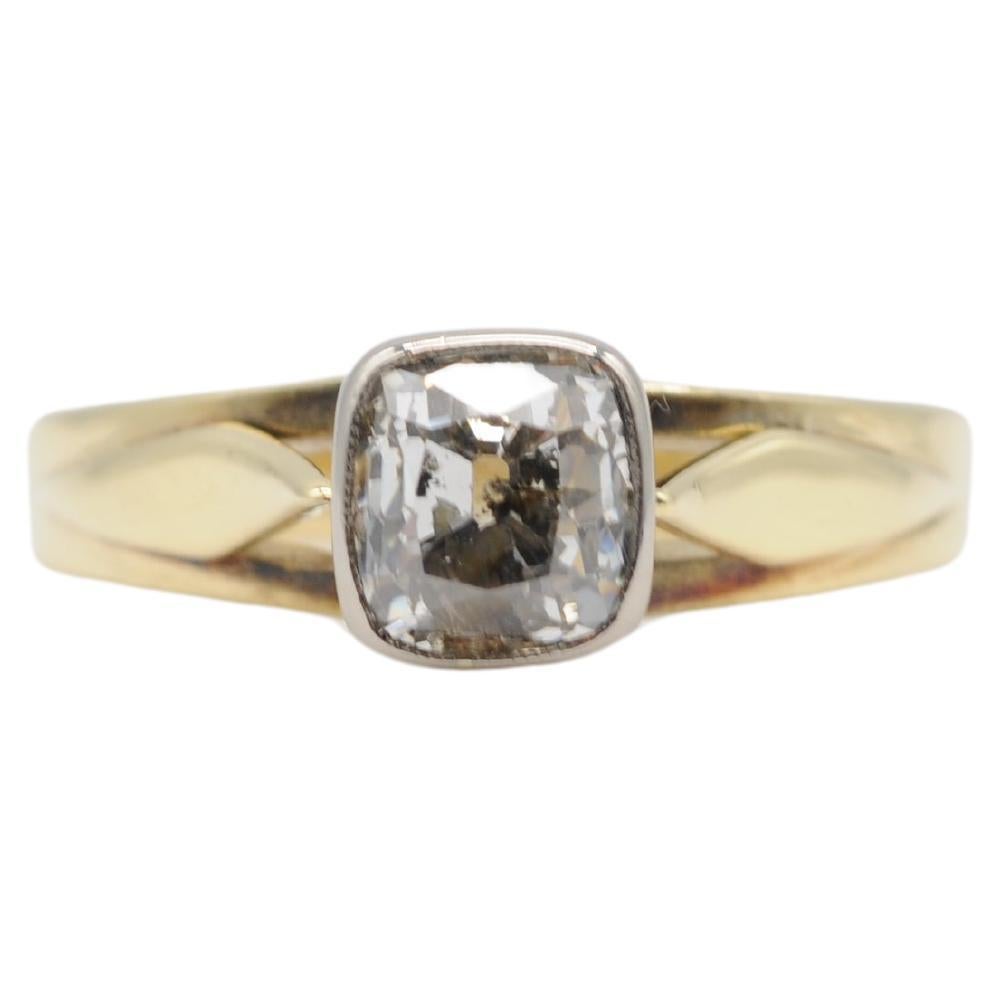 Noble old yellow gold ring with an old european cut diamond of German origin For Sale