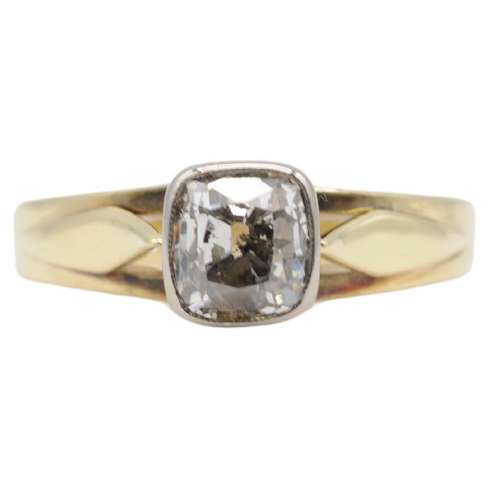 Nobler Ring aus altem Gelbgold mit einem Diamanten im alten europäischen Schliff deutscher Herkunft im Angebot